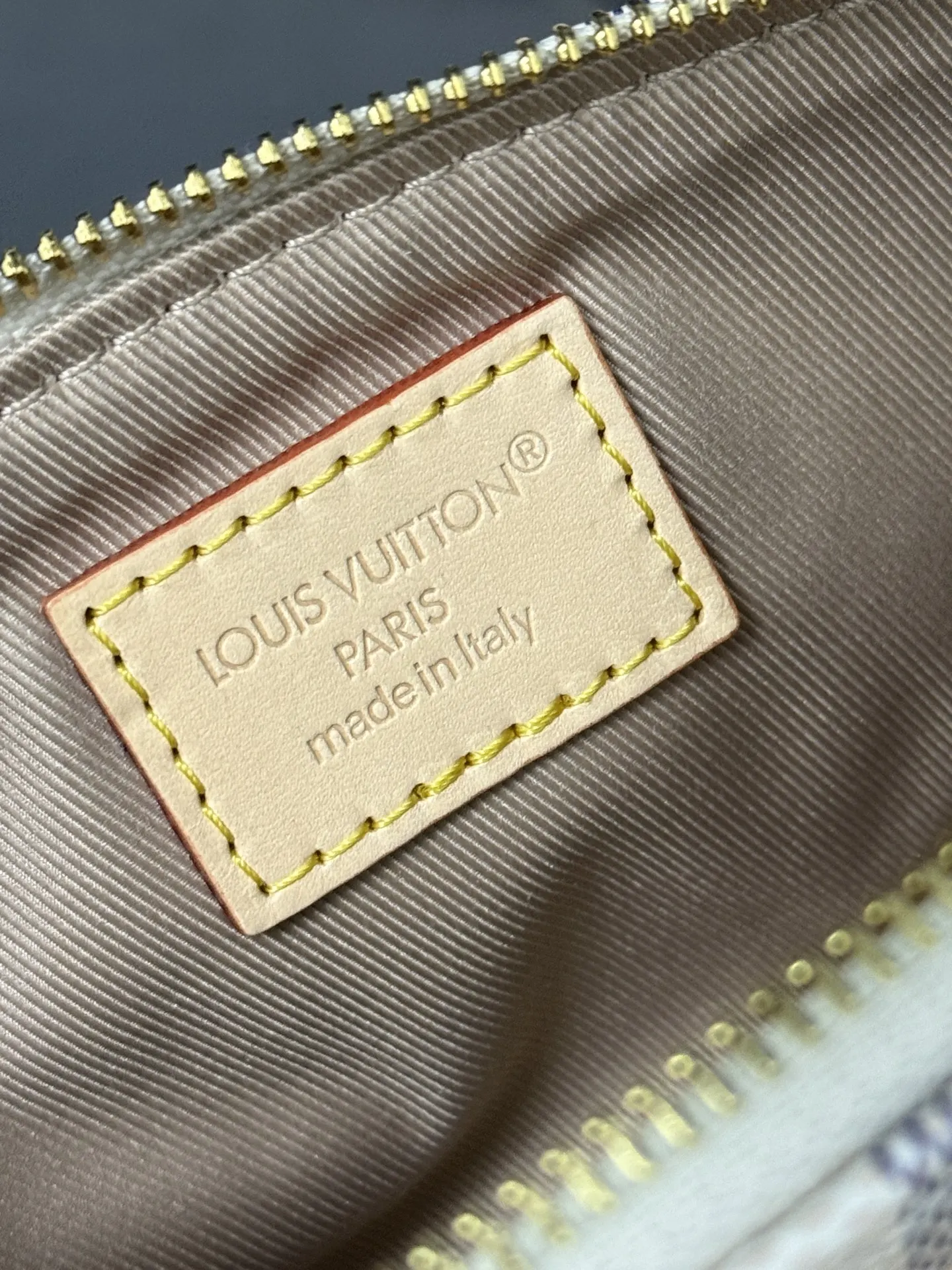 LV 帆布 Keepit 腰包于 休閒腰包款(數字9) LV 帆布 Keepit 腰包于 休閒腰包款(數字9)
