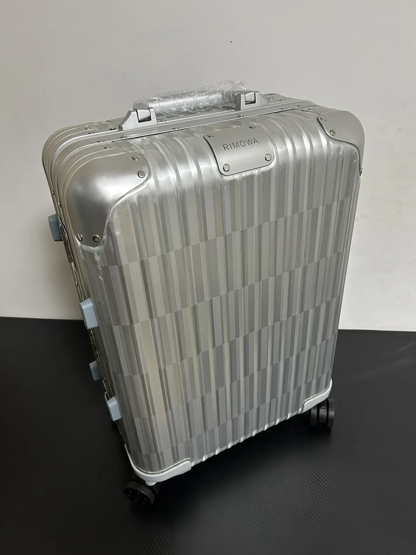 RIMOWA 全球限量 只的 Optica 行李箱 旅行拉杆款 輕便出行款