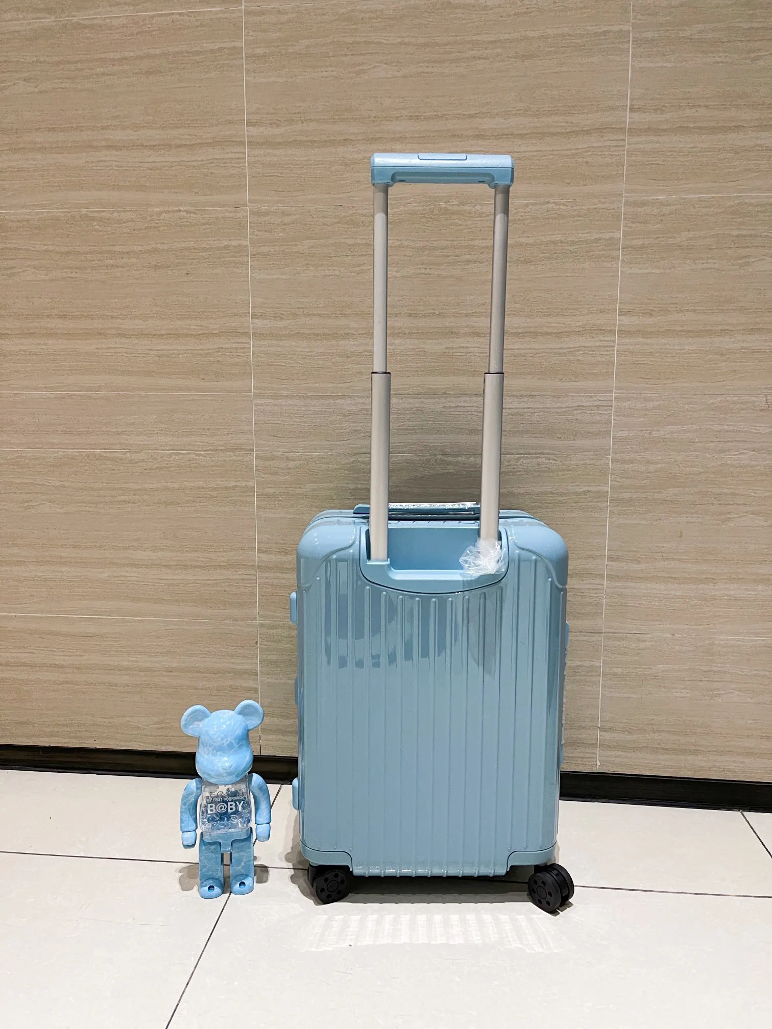 黑色 白色 日默瓦rimowa拉杆箱行李箱登机箱旅行箱方胖子運動 旅行拉杆款 輕便出行款(數字8) 黑色 白色 日默瓦rimowa拉杆箱行李箱登机箱旅行箱方胖子運動 旅行拉杆款 輕便出行款(數字8)