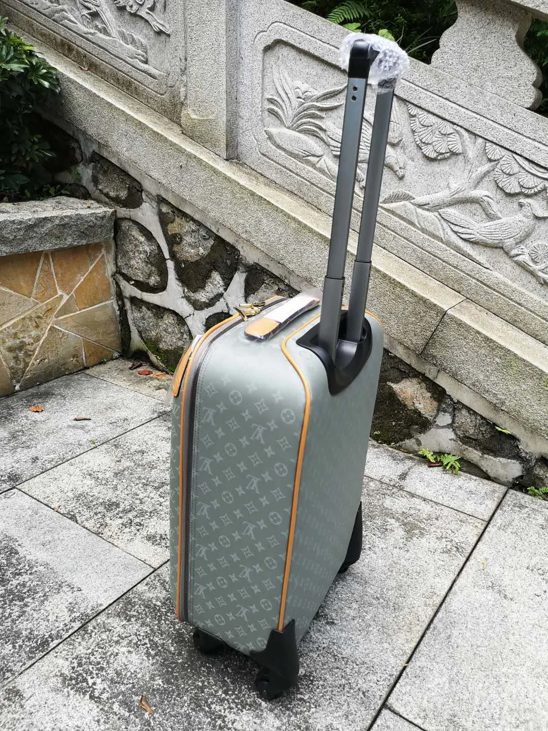 LV 產品 实 行李箱 旅行拉杆款 輕便出行款