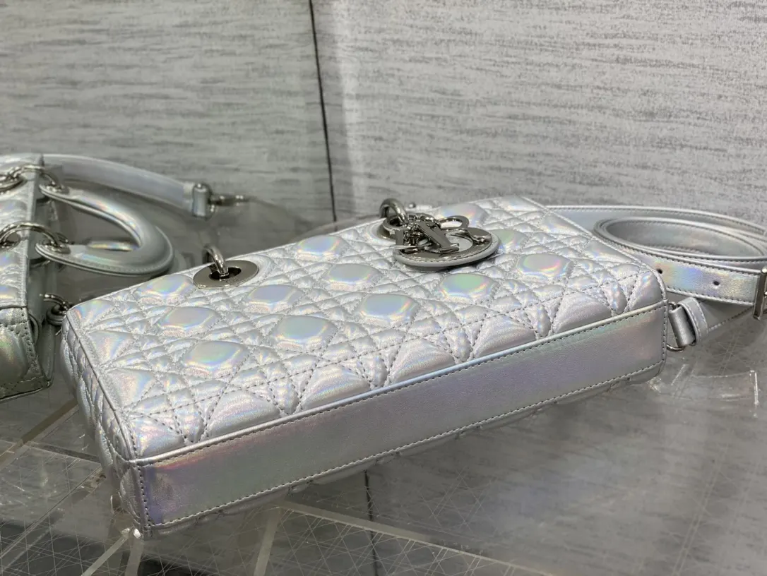 Dior 羊皮 进口 羊皮 内里采用 真羊皮绒横款戴妃包 镭射銀 手提包 通勤手提款