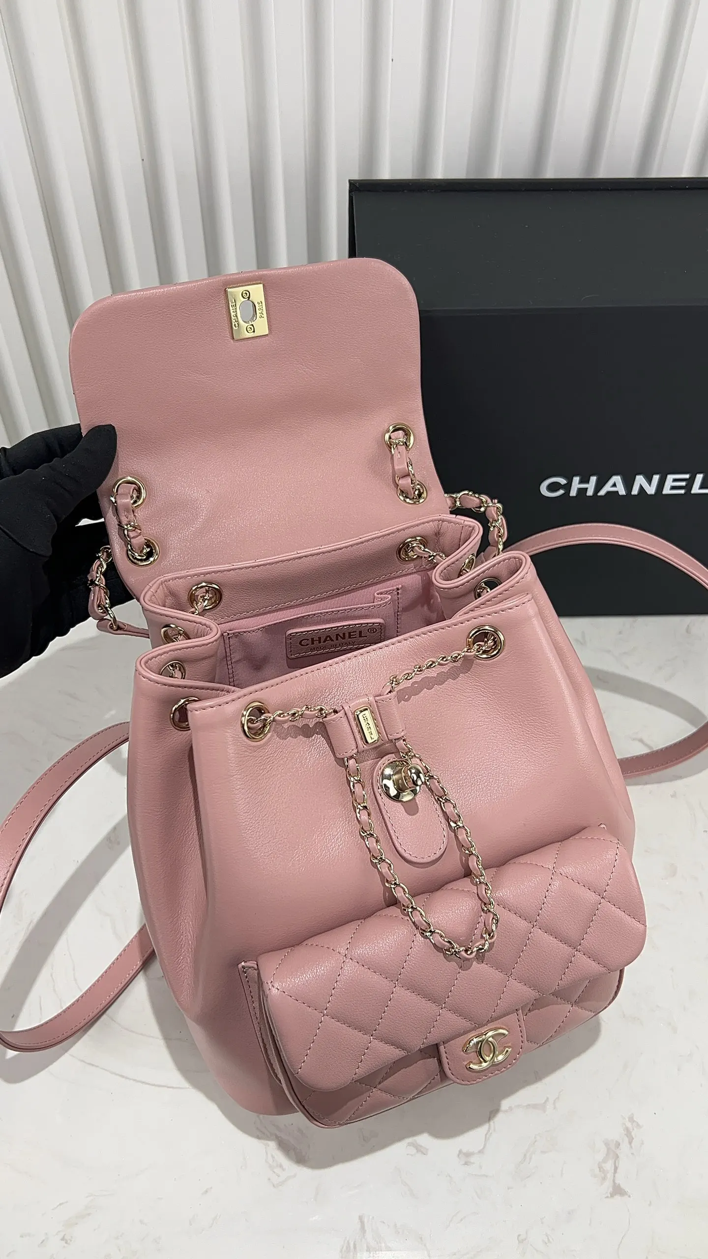 CHANEL 粉色 小牛皮 雙肩包 实用雙肩款(數字9) CHANEL 粉色 小牛皮 雙肩包 实用雙肩款(數字9)