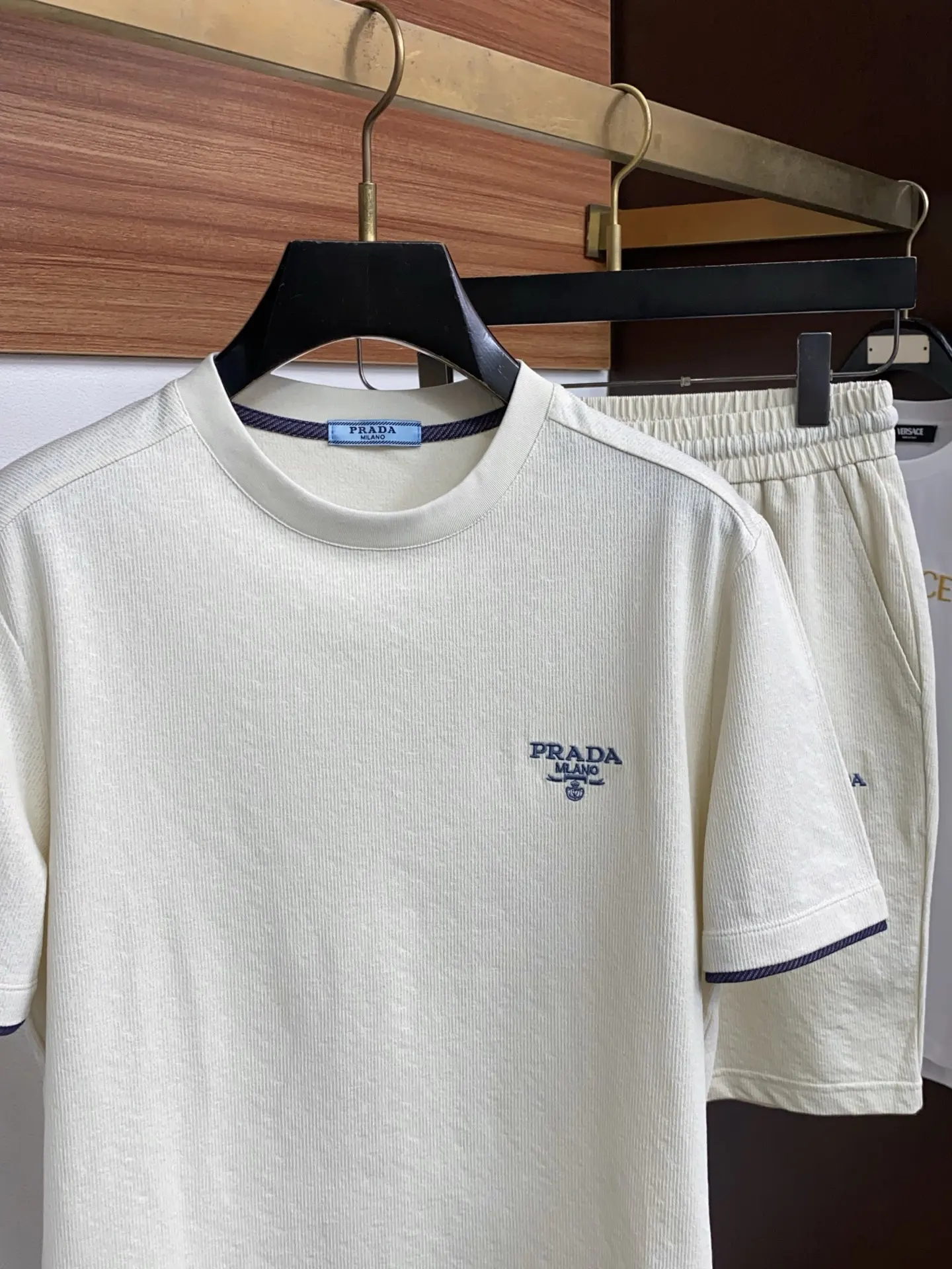PRADA 米白短袖T恤 休闲款