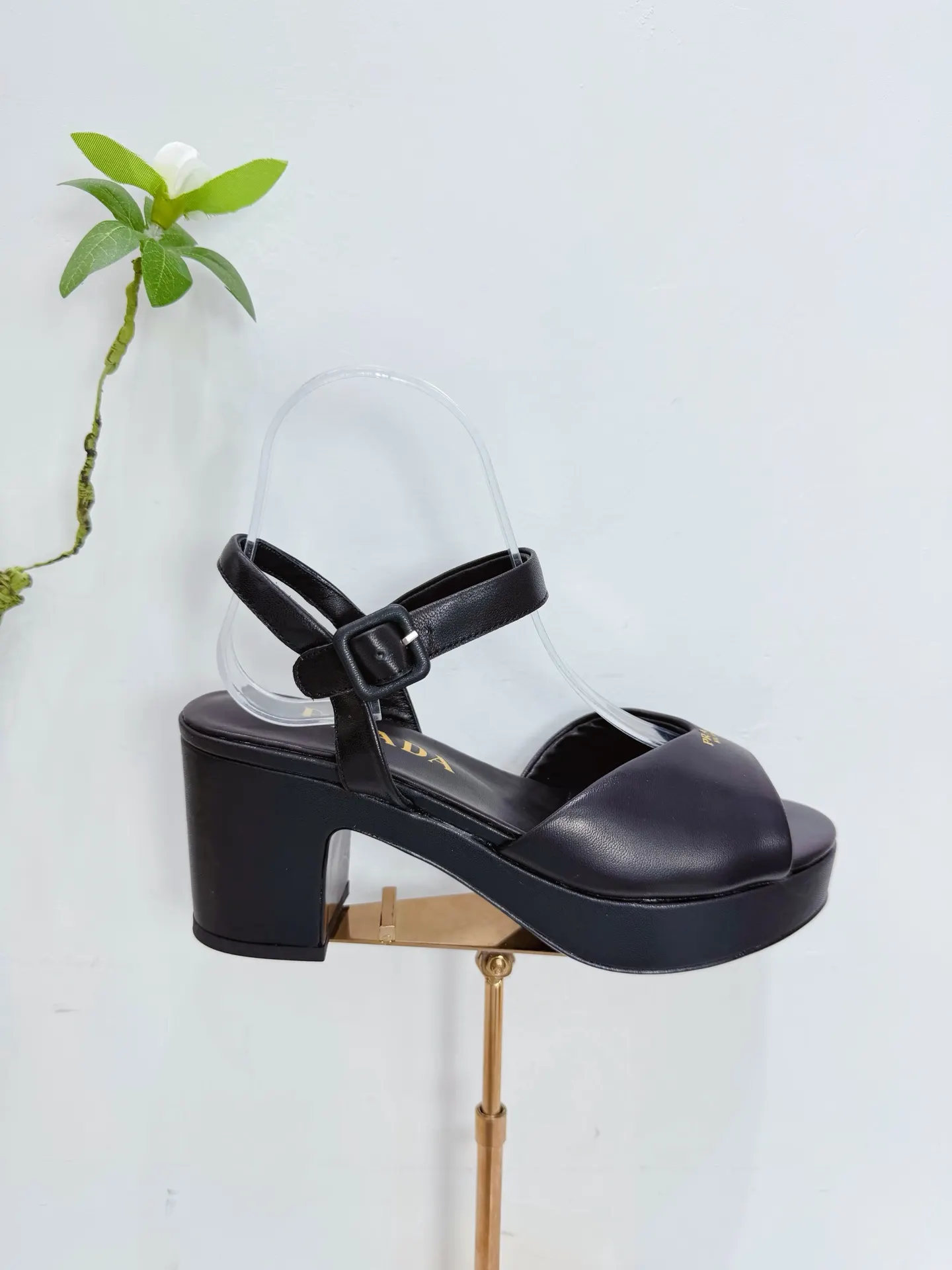Prada 羊皮 休闲鞋 舒适