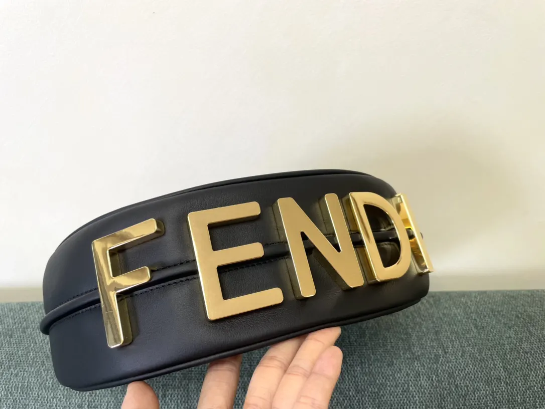 Fendi 黑色 金色 皮革 腋下包 復古腋下背款