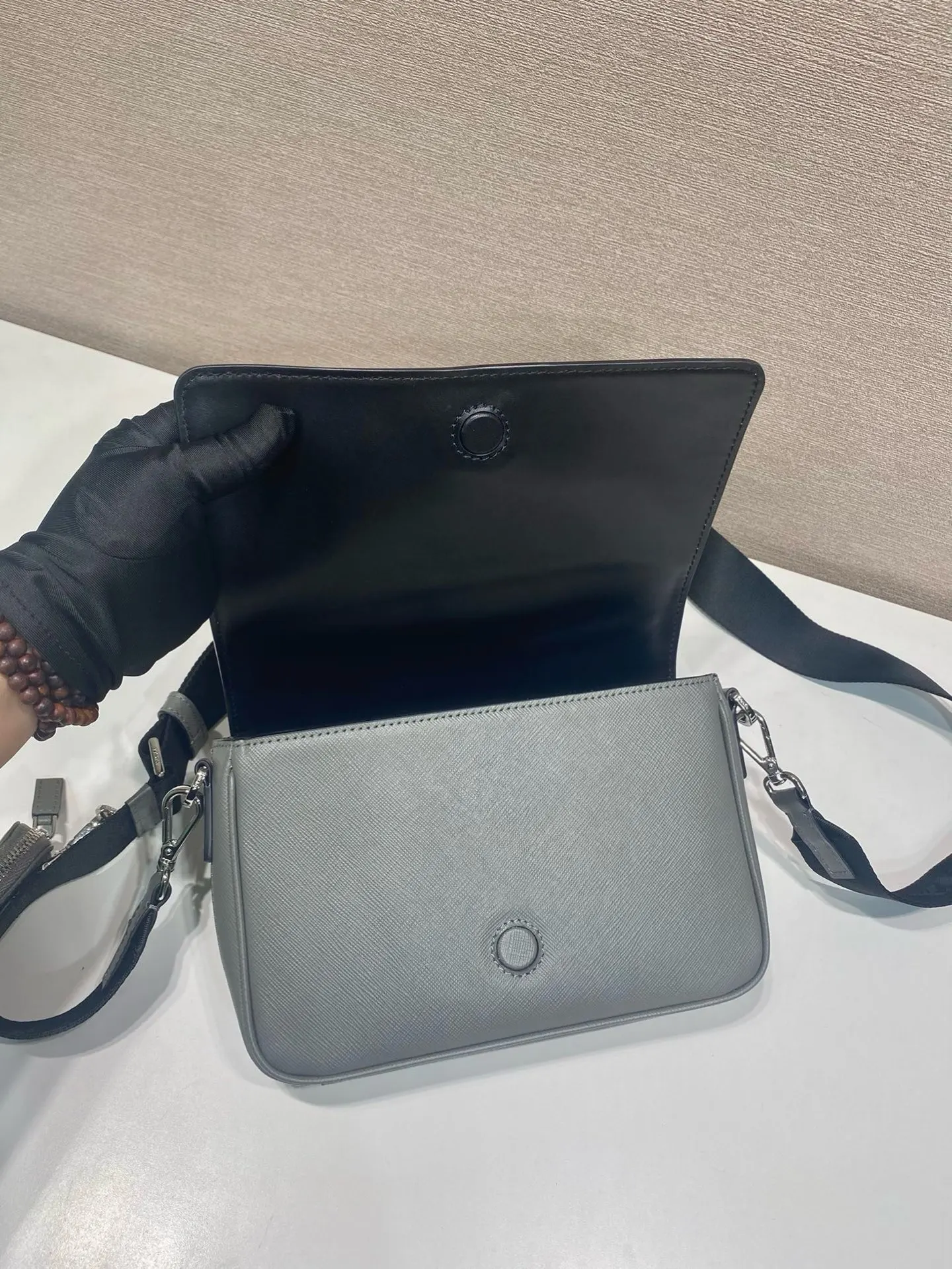Prada Re-Nylon 2VD059 尼龙 Saffiano十字纹牛皮 单肩包