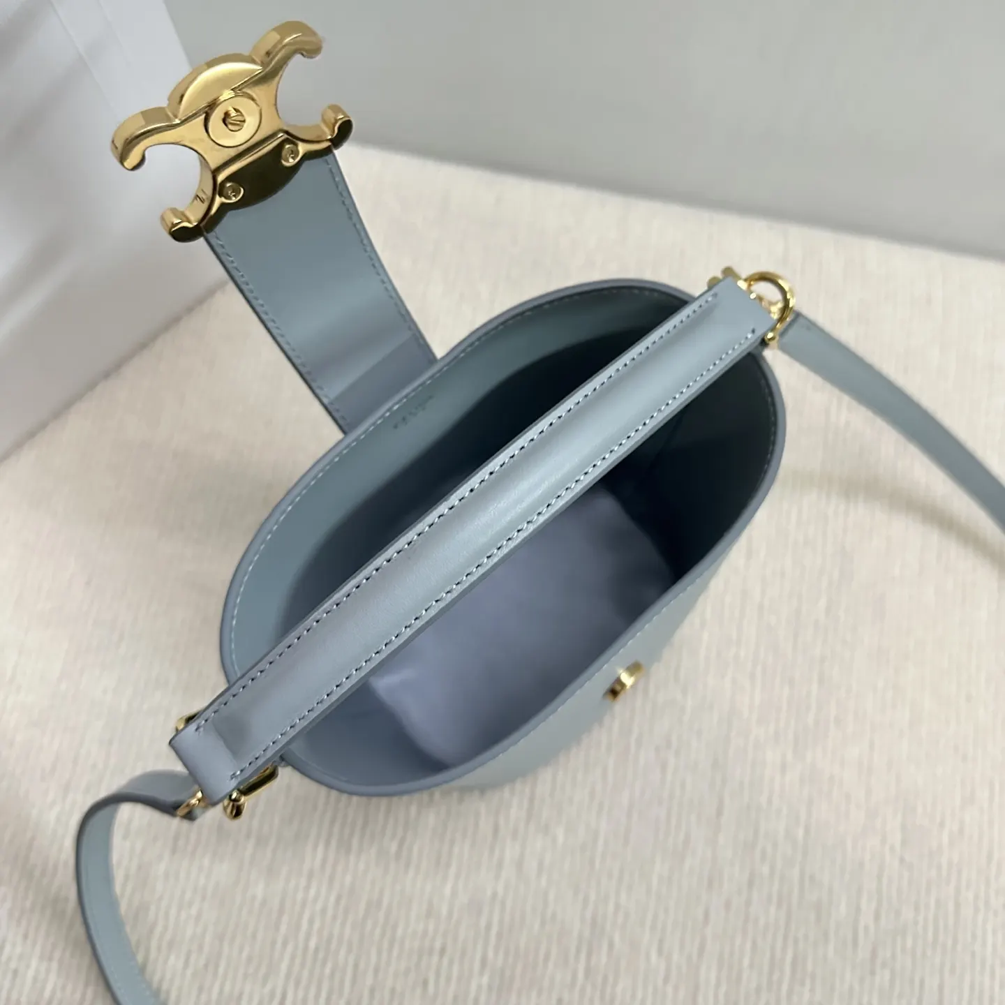Triomphe 蓝色 金色 小牛皮 水桶包 休闲水桶款