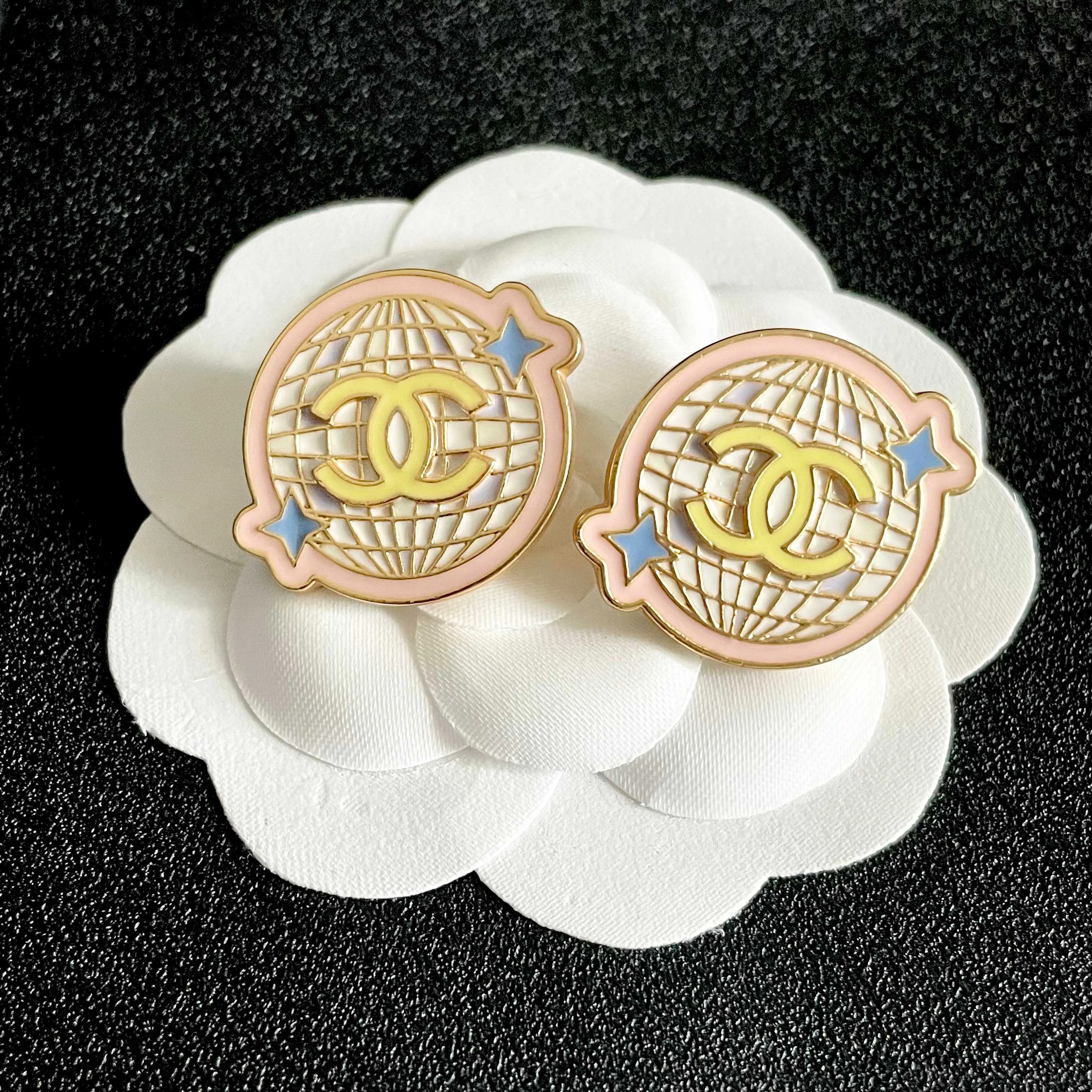 Chanel 双C 耳钉 小巧点缀 耳饰