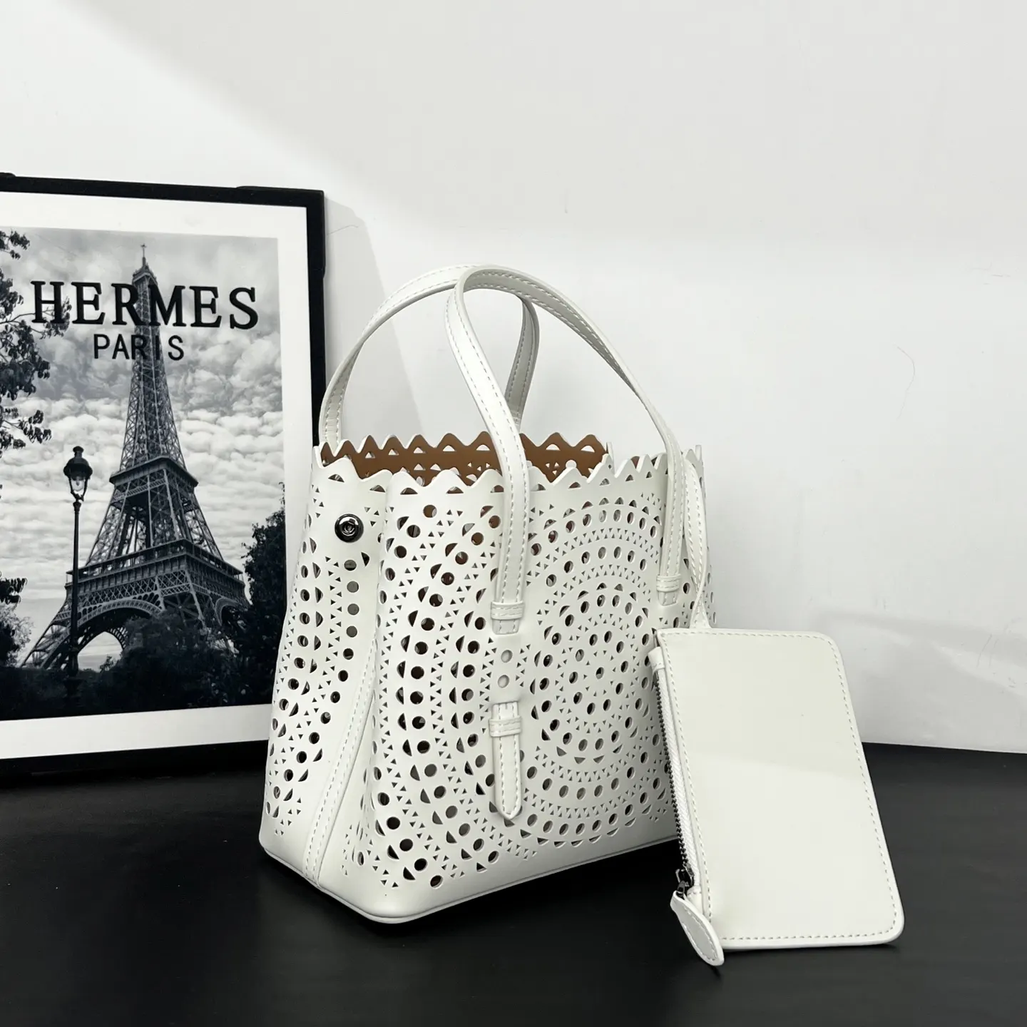 白色 牛皮 ALAÏA 中号 白色 ALAIA tote 托特包 大容量托特款