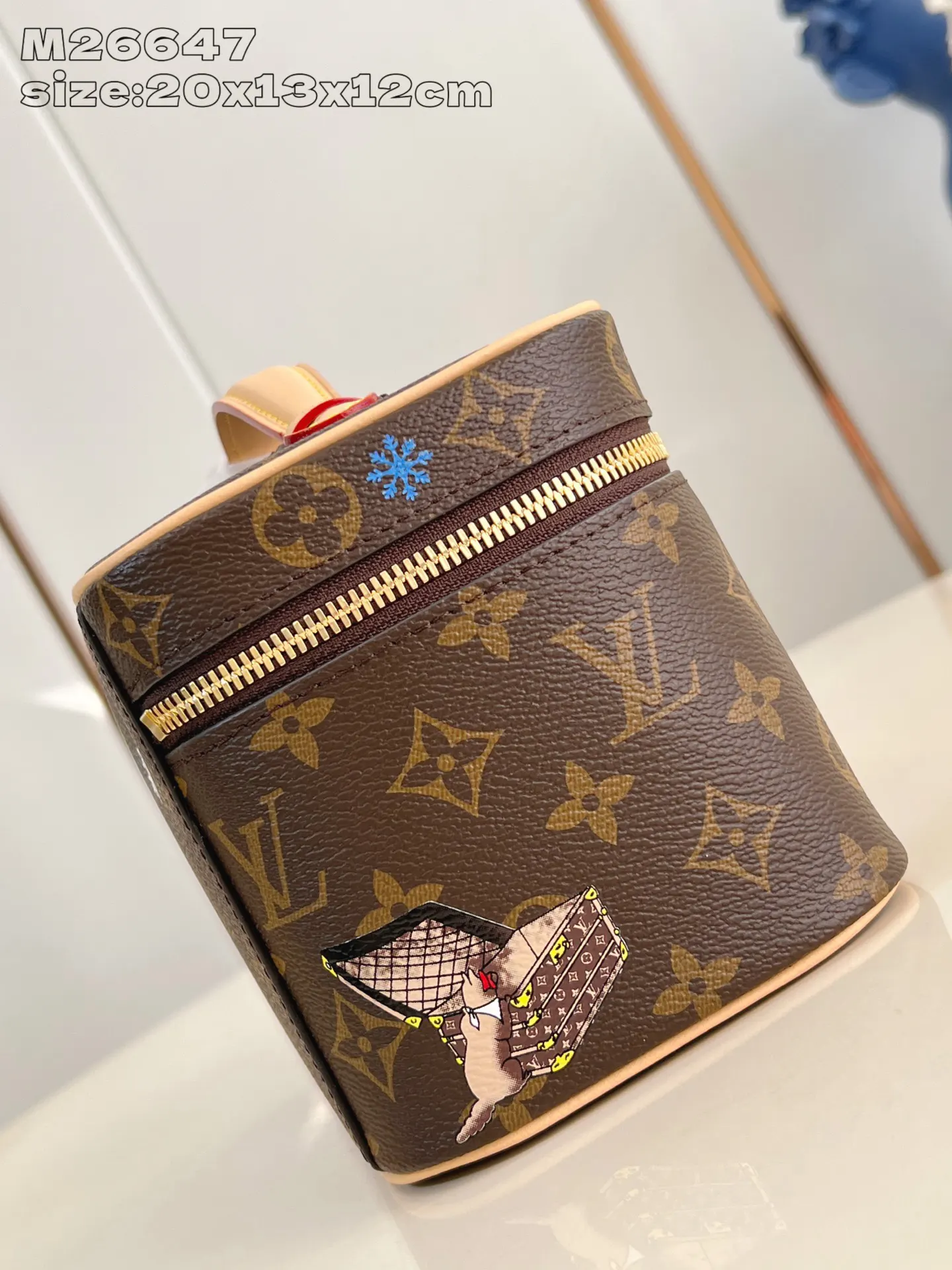 帆布 灵动印花描绘品牌吉祥物 Vivienne 的冬季假日 化妆包 便携收纳款