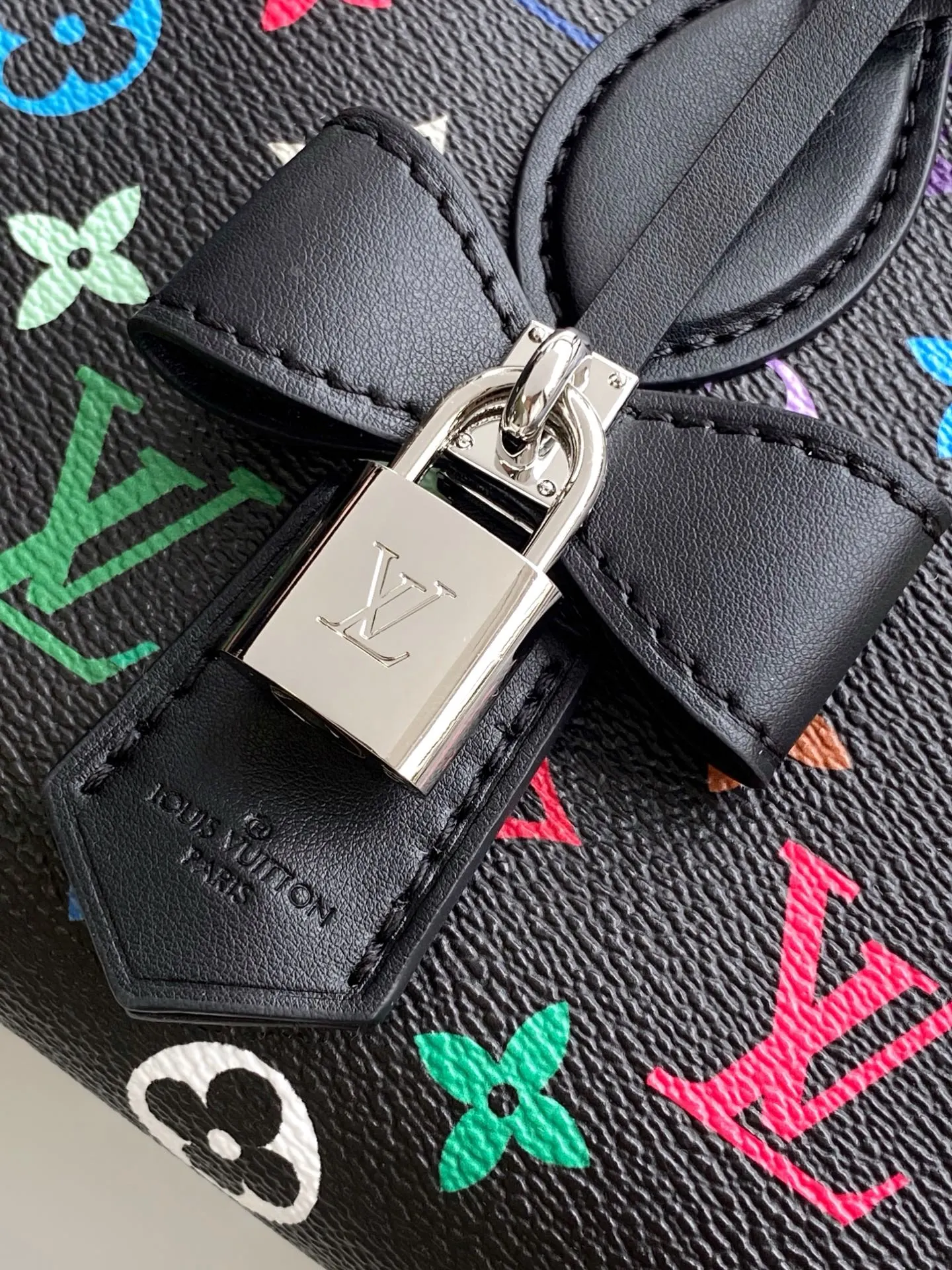 LV 牛皮 黑彩 动态 四方包链条包 TM 精致链条款