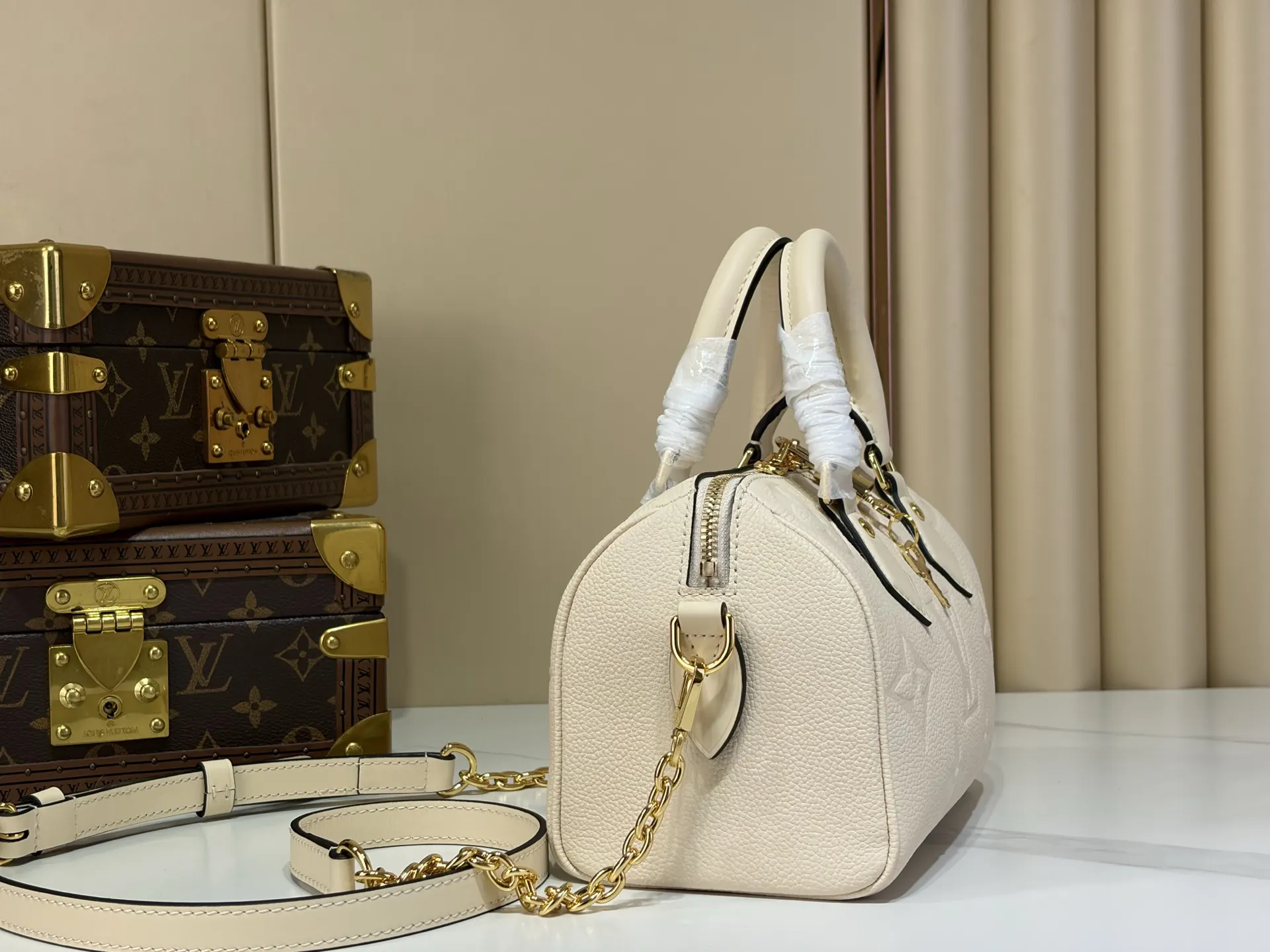 White Chain Bag