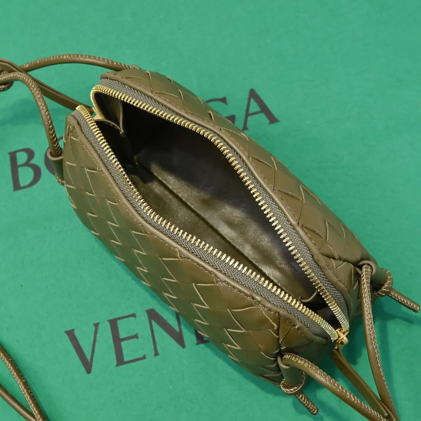 Bottega Veneta 腋下包 復古腋下背款