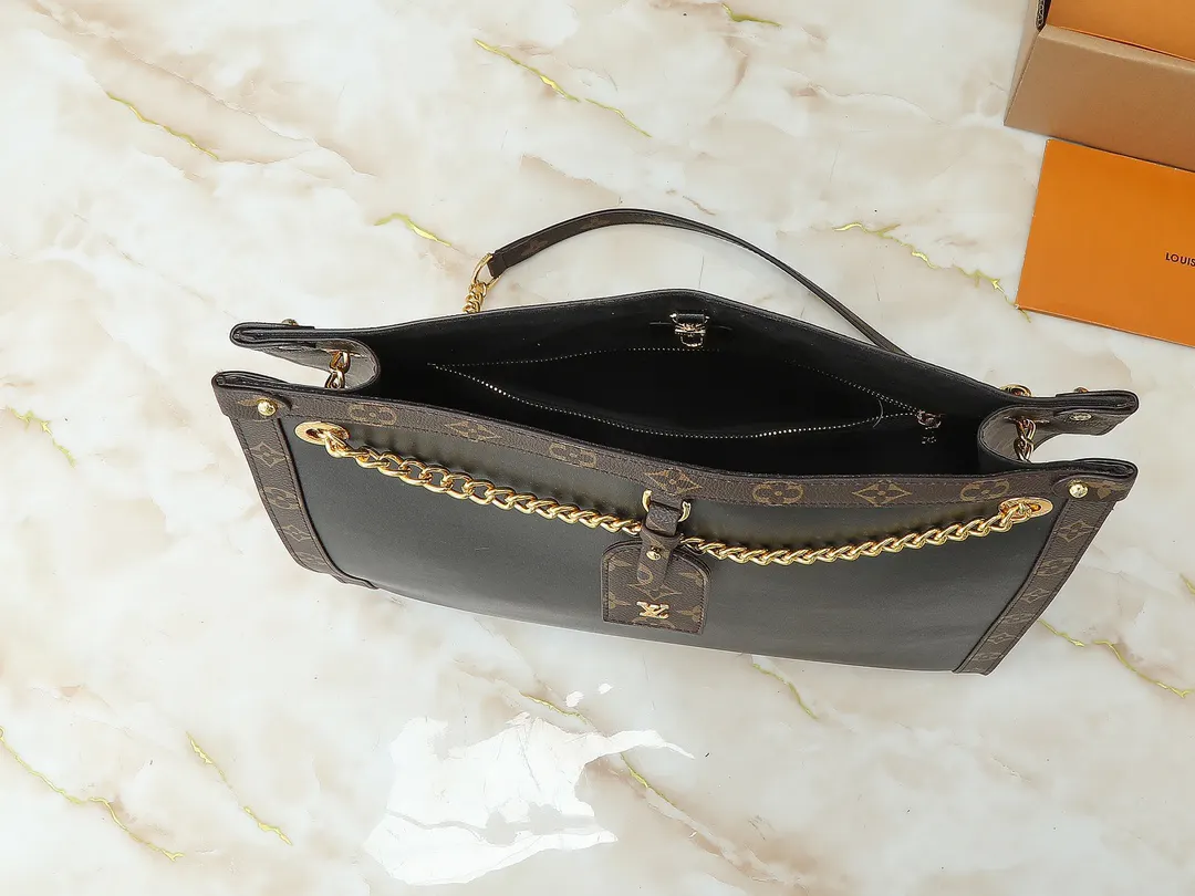Chain Bag Leather