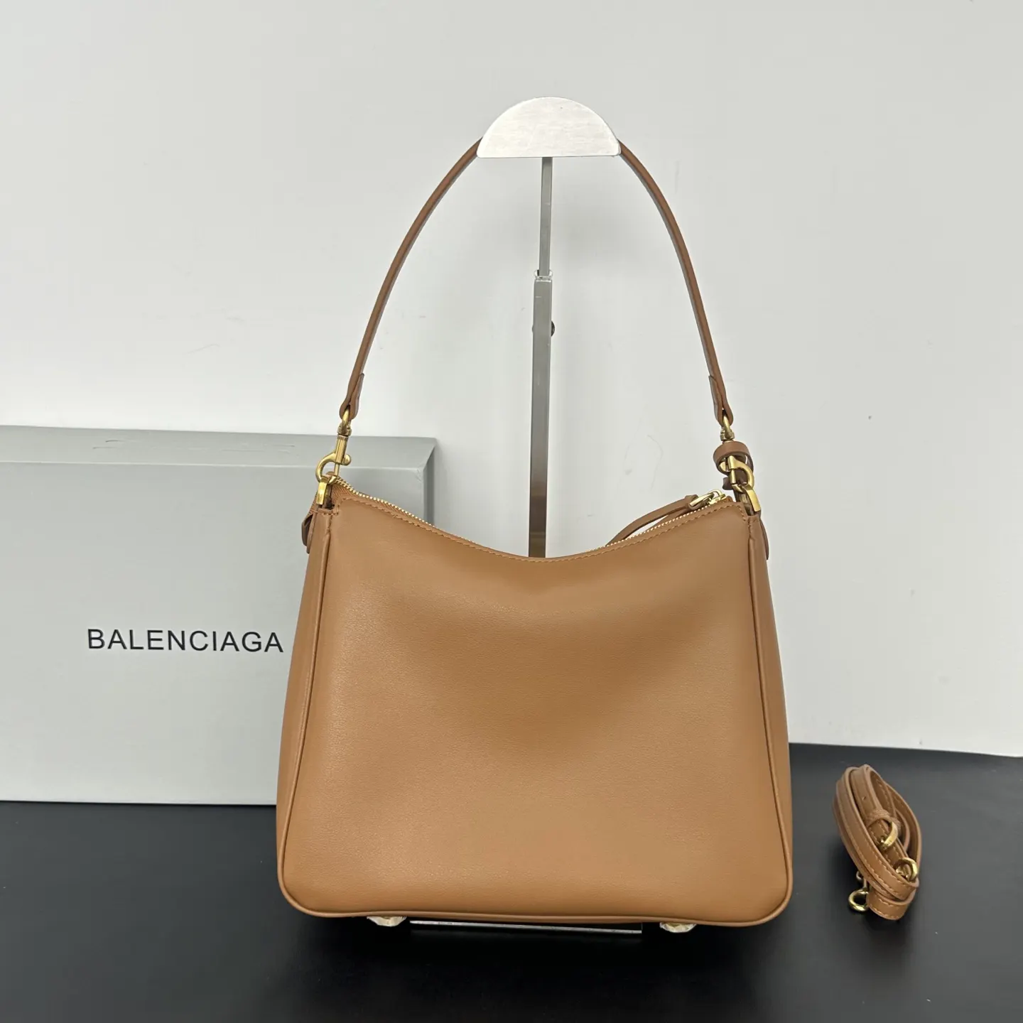 Balenciaga Rodeo 牛皮 腋下包 簡約腋下(數字4) Balenciaga Rodeo 牛皮 腋下包 簡約腋下(數字4)