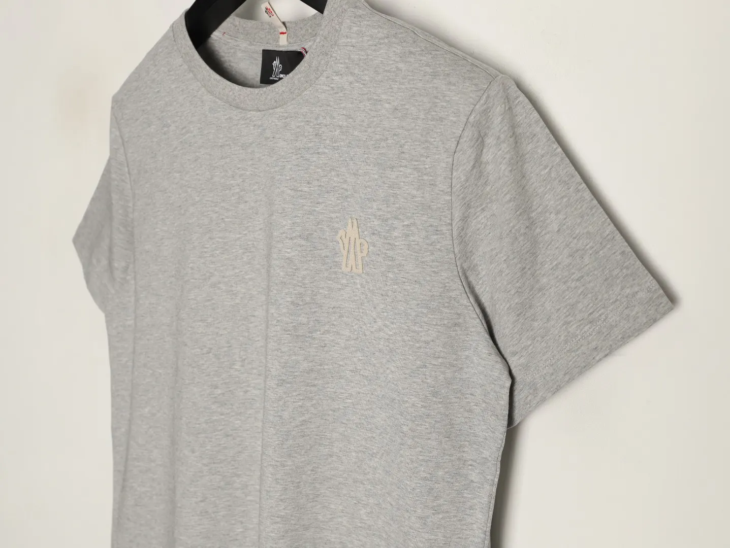 Moncler Embroidery Short Sleeve T-Shirt Daily Versatile Style Image 3 Moncler Embroidery Short Sleeve T-Shirt Daily Versatile Style Image 3