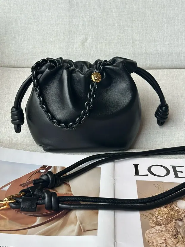 Loewe 金色 羊皮 型號 套金屬鏈條加长皮 鏈條包 精致鏈條款
