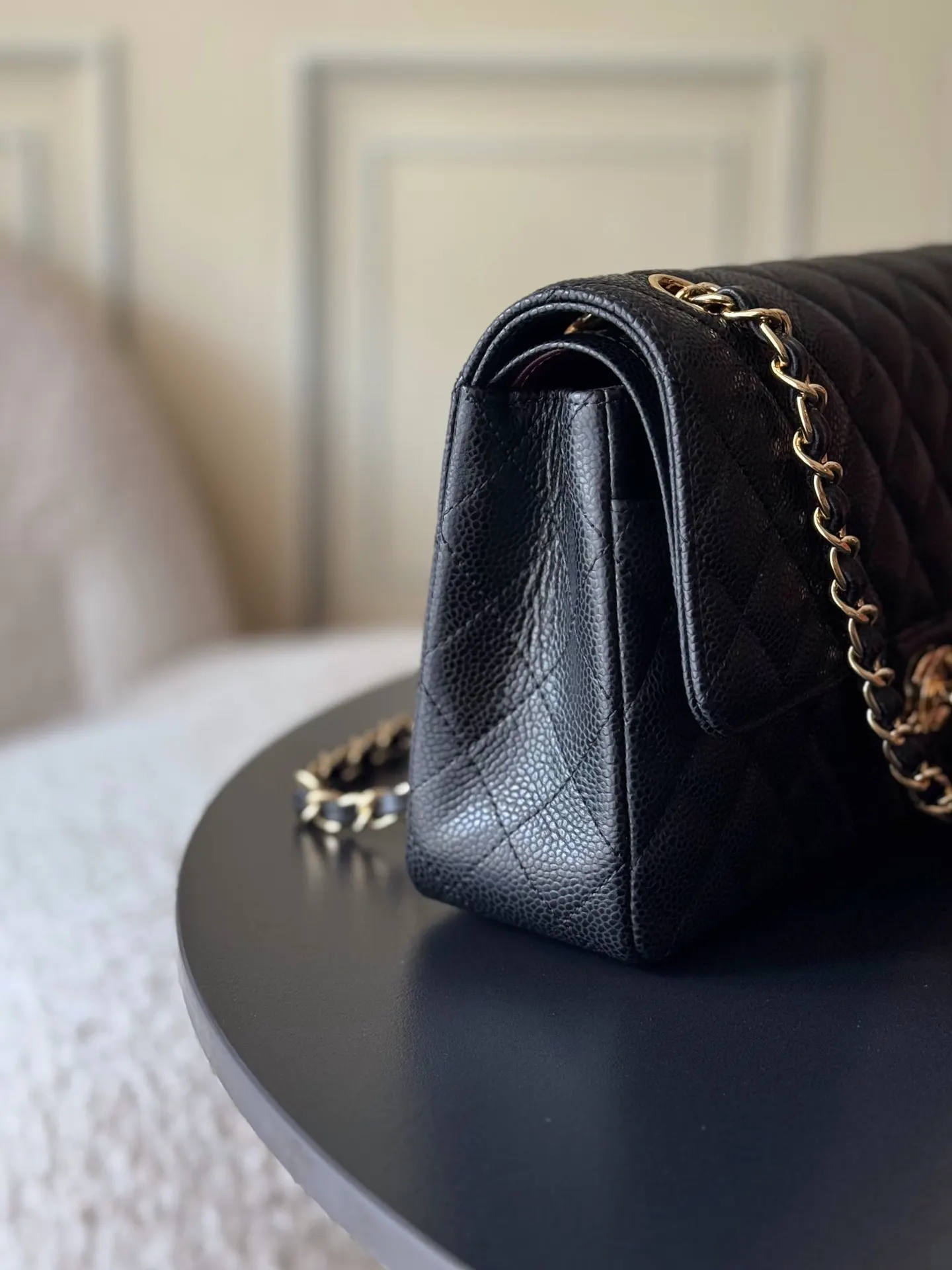 Chanel 黑色牛皮菱格链条包 金扣