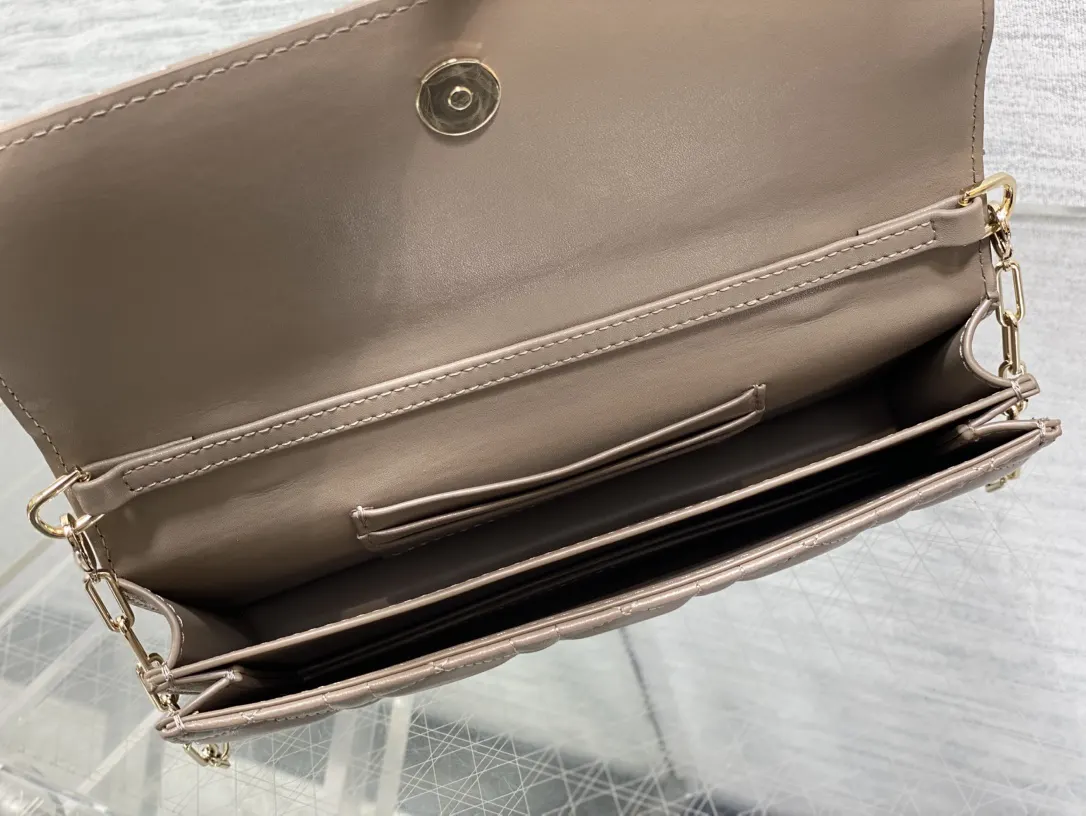 Dior 香槟灰羊皮手拿包 珍珠装饰