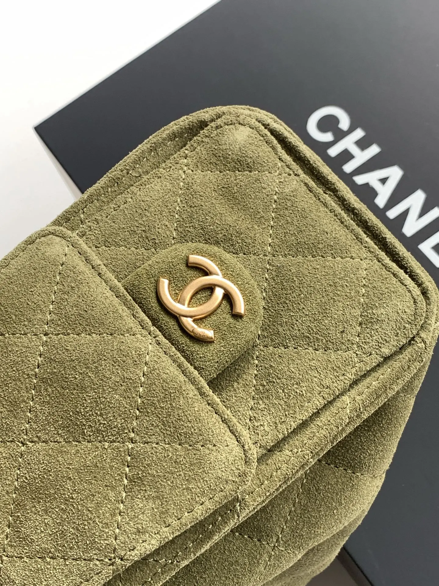 CHANEL 迷你磨砂皮 复古金币纽扣抽绳水桶包 菱格纹 经 链条包 精致链条款