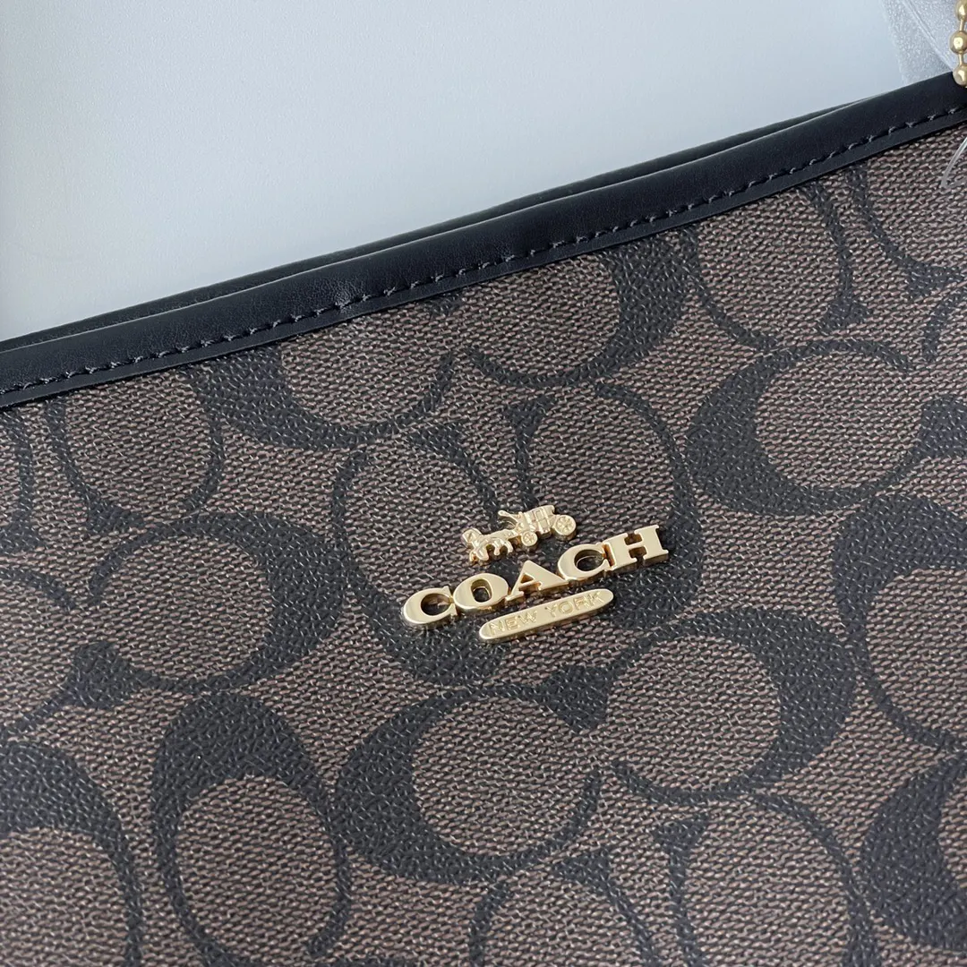 Coach 老花 帆布 新奥莱款双面托特包 的老花图案可以 大容量托特款