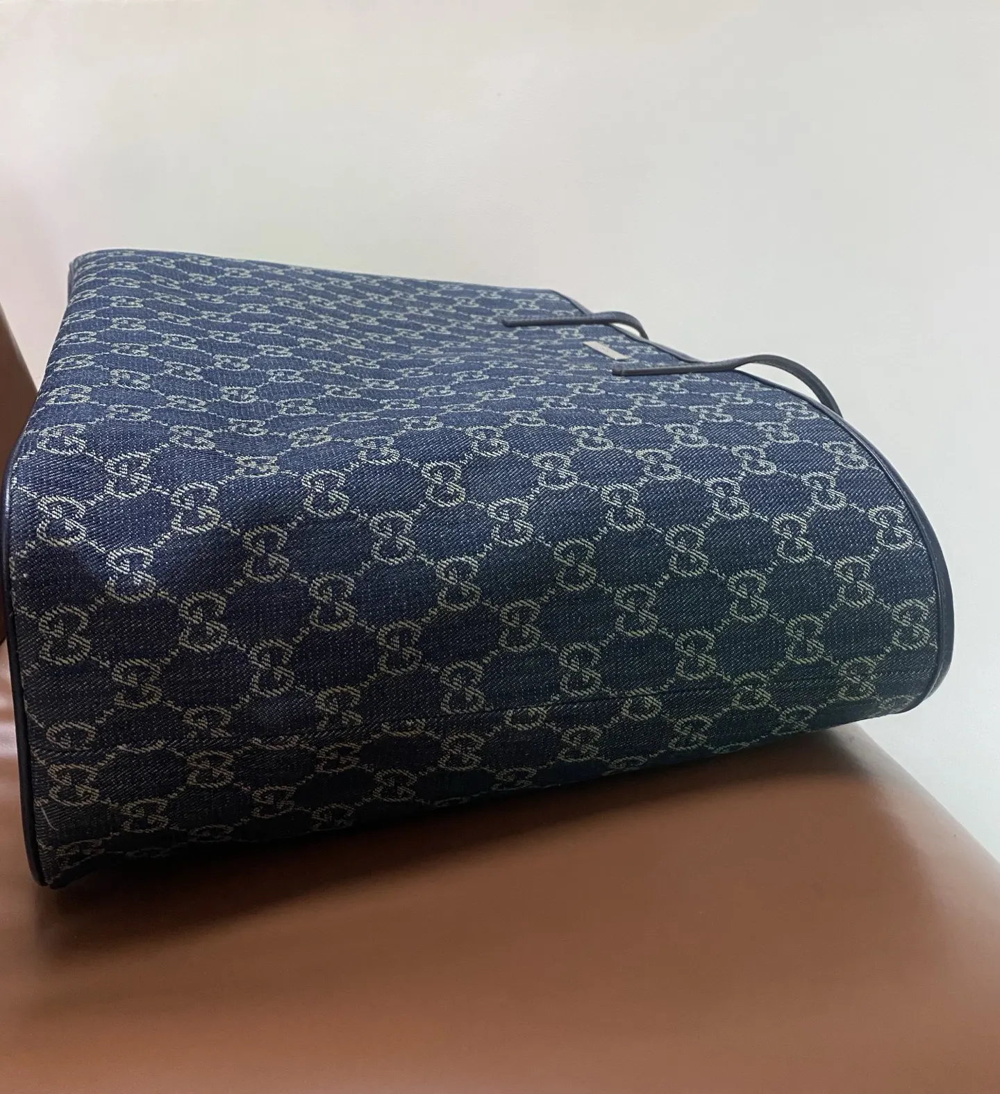 Gucci 帆布 GG涂层帆布与织带的搭 为精致的造型增添了标志性的点 托特包 大容量托特款
