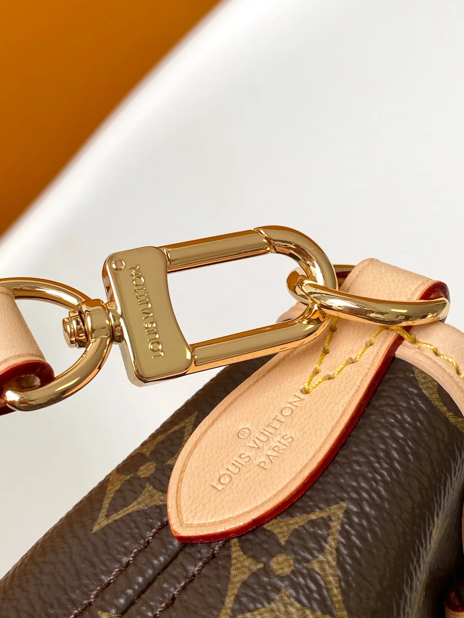 Neverfull 卡其 杏色 牛皮 手拿包 精致手拿款