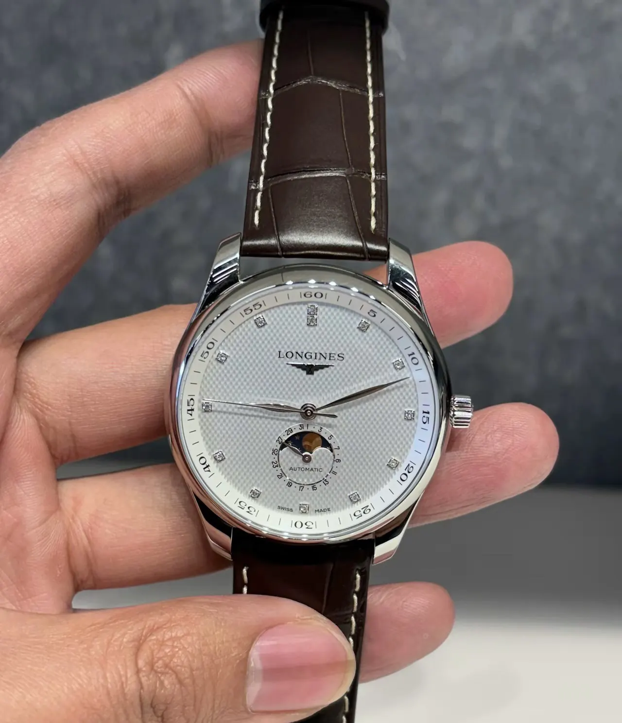 Longines 盒 我被这块浪琴名匠四针月相皮带钻 手錶 經典腕表款(數字8) Longines 盒 我被这块浪琴名匠四针月相皮带钻 手錶 經典腕表款(數字8)