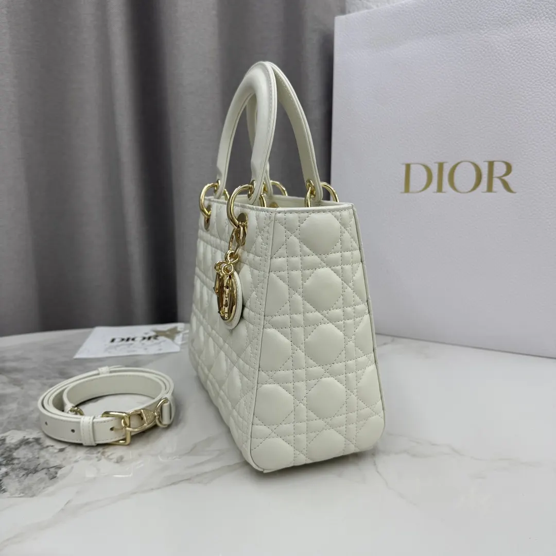 Dior Lady Dior 白色羊皮手袋 金色吊饰款