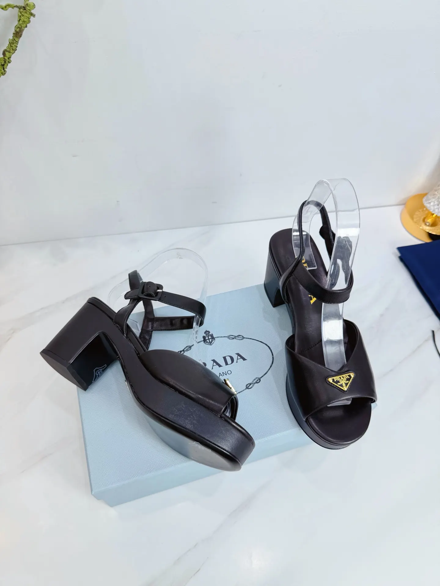 Prada 羊皮 休闲鞋 舒适