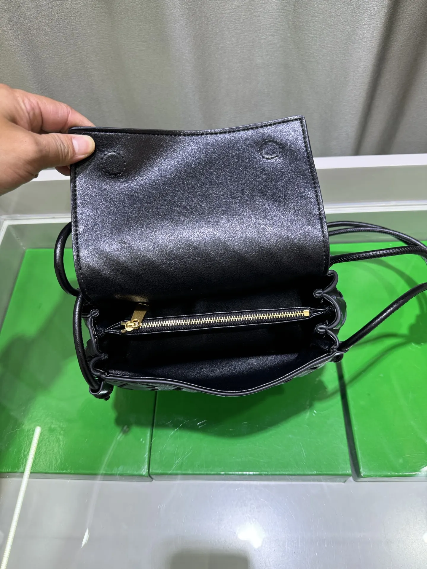 Bottega Veneta 小牛皮 腋下包 復古腋下背款