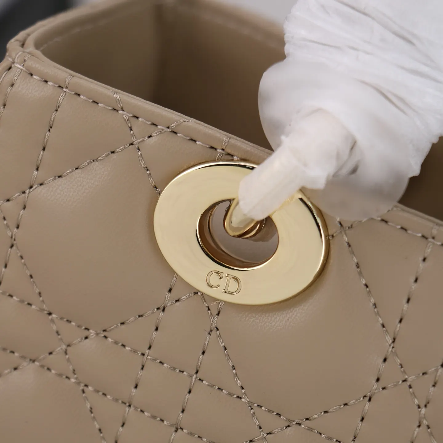 Dior Lady Dior Lady 杏色藤格纹手提斜挎包 金扣