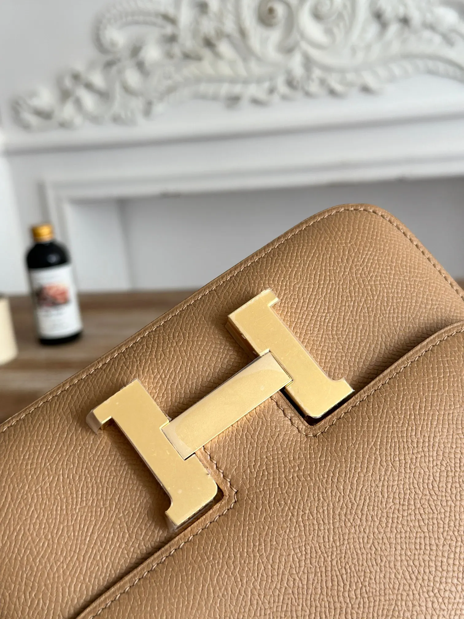 Hermès Constance 奶茶色 Epsom掌纹牛皮 斜挎包 19cm