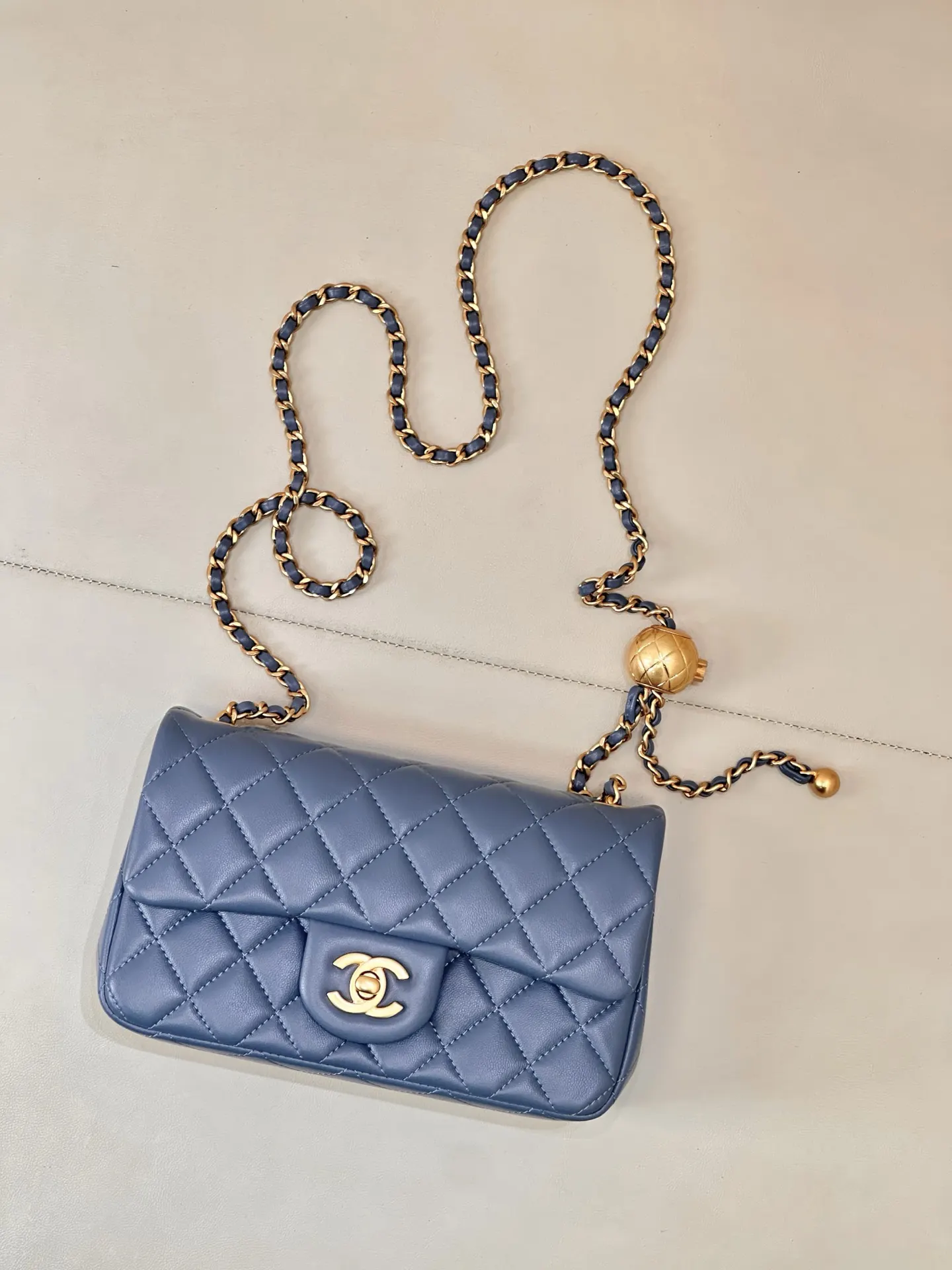 Chanel Cowhide Chain Bag Shoulder and Crossbody Wear Image 2 Chanel Cowhide Chain Bag Shoulder and Crossbody Wear Image 2