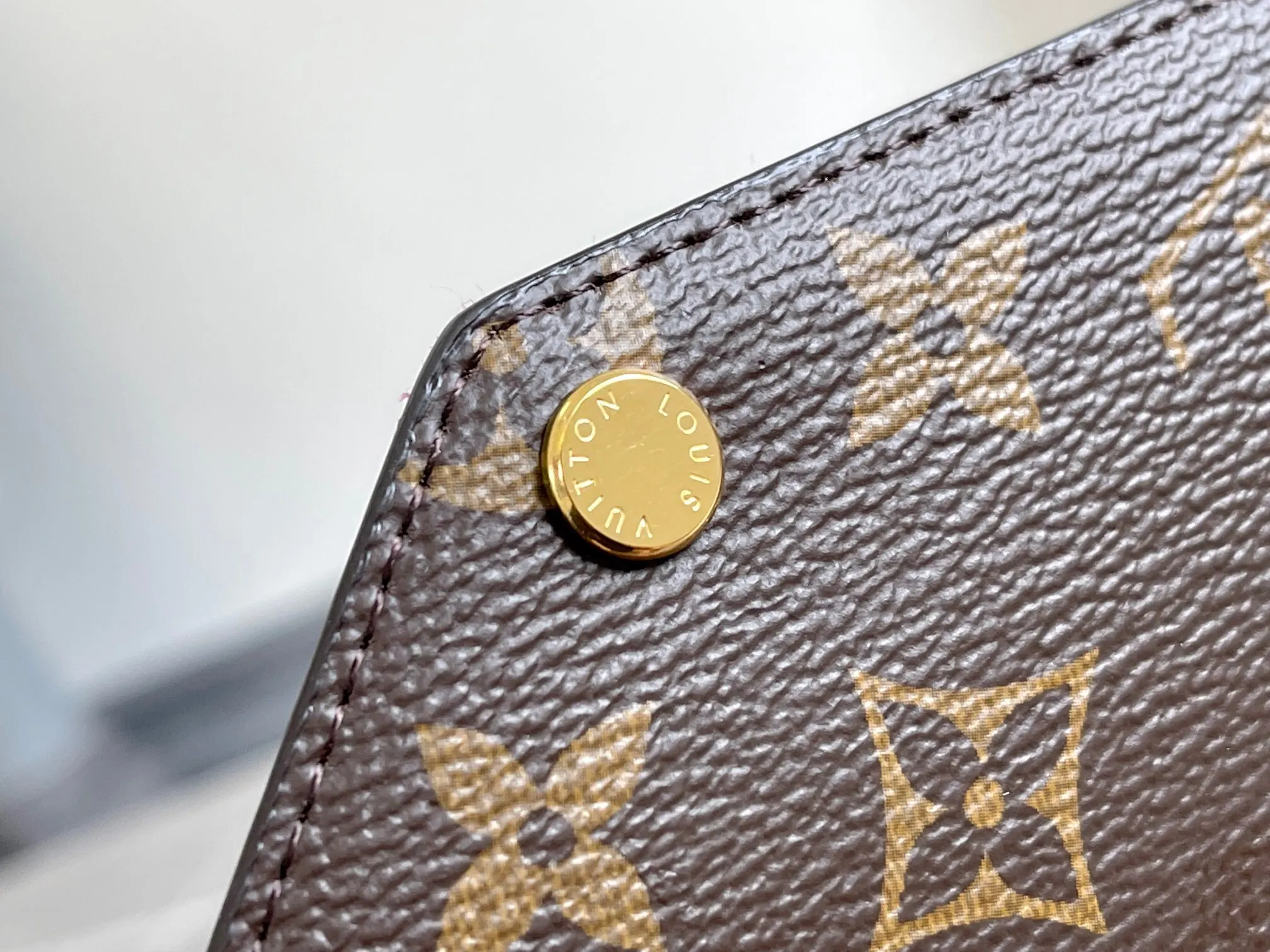 LV gold Monogram, chain bag, shoulder messenger model Image 5 LV gold Monogram, chain bag, shoulder messenger model Image 5