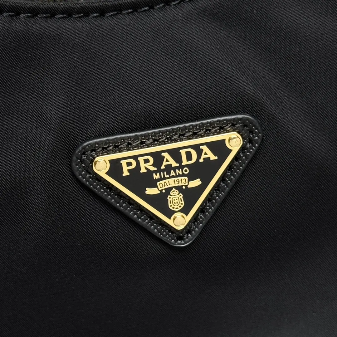 Prada Re-Nylon 皮革 Saffiano 十字紋 腋下包