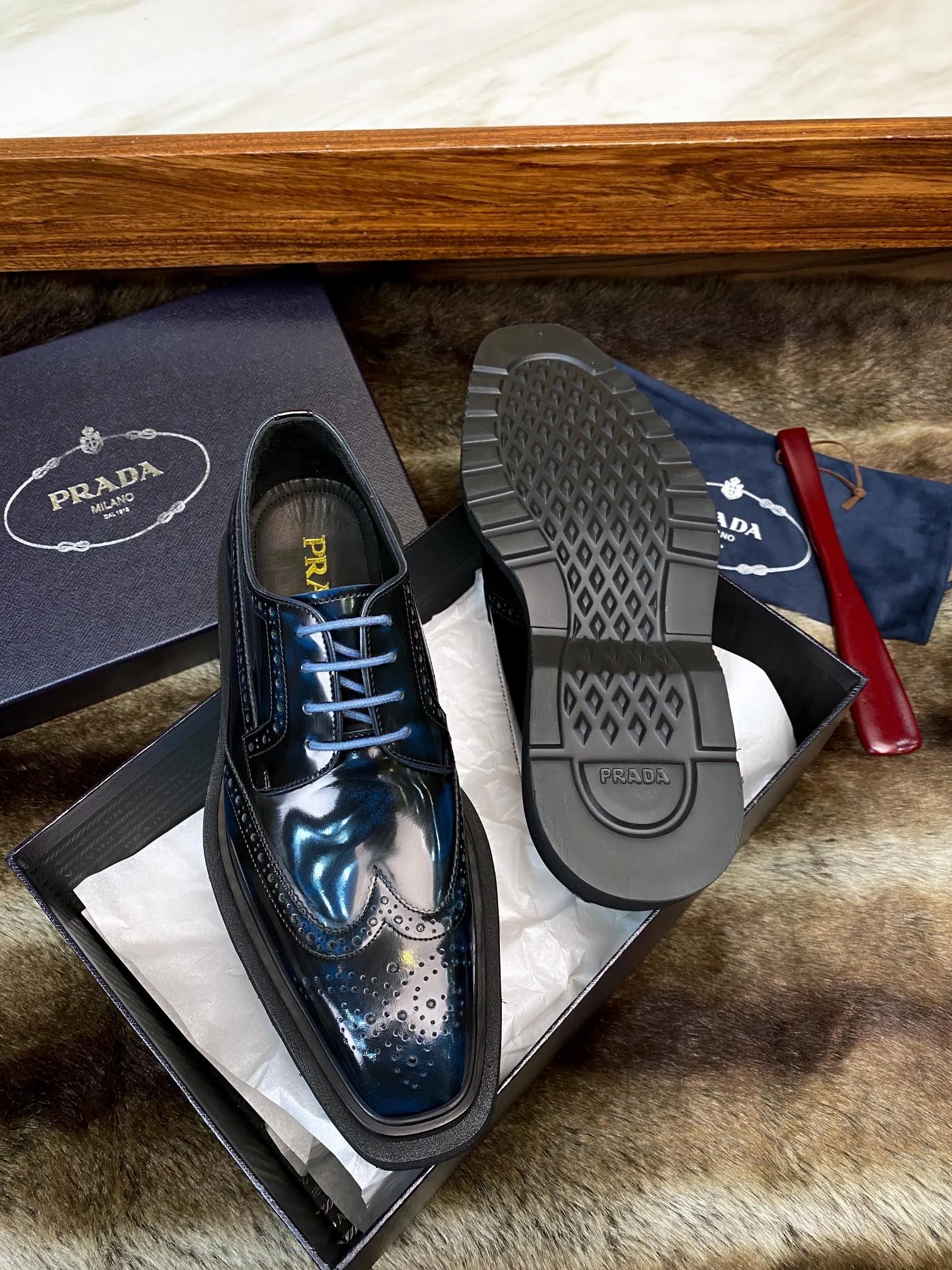 Prada 牛皮 休闲鞋 舒适