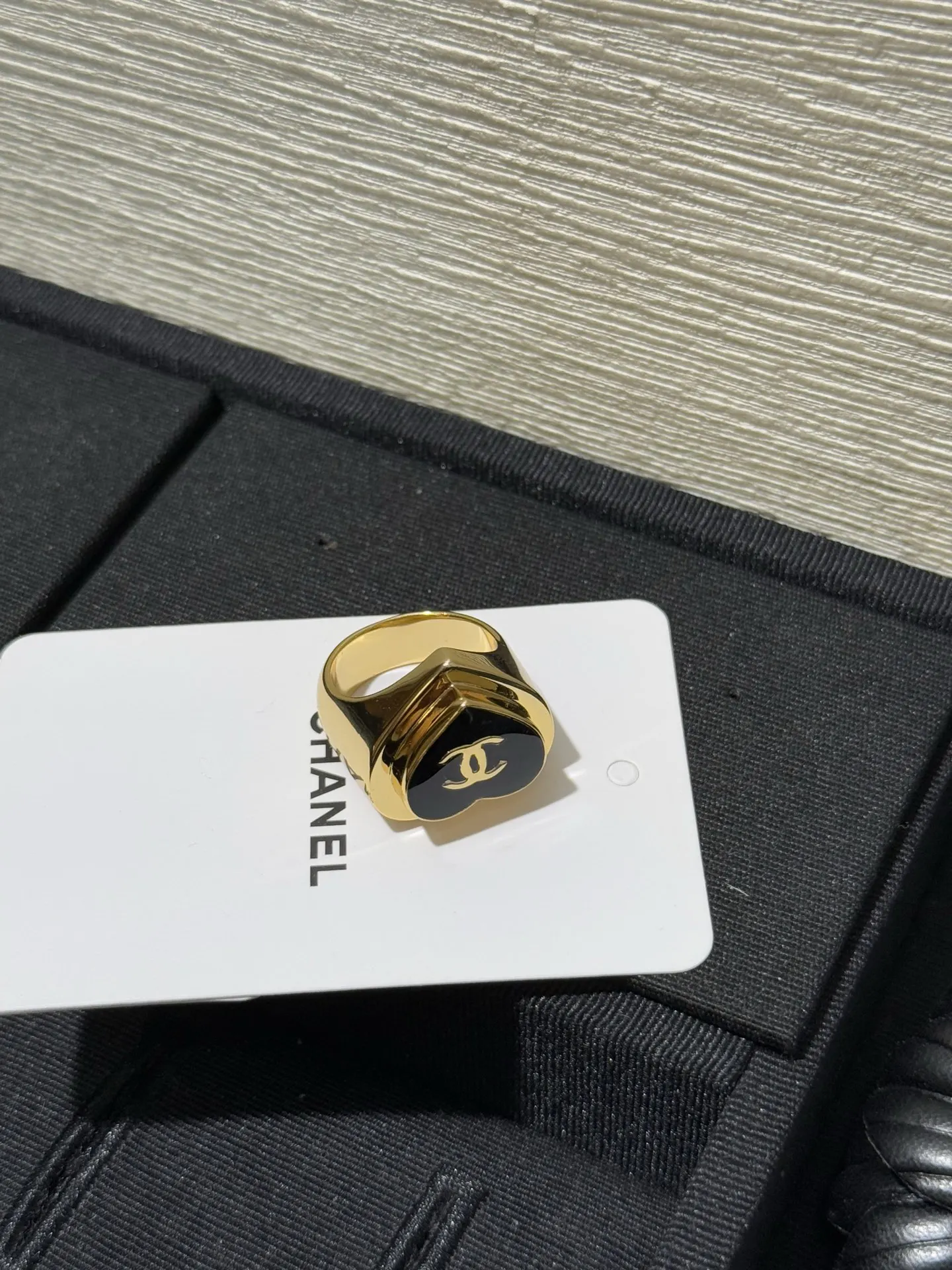 Chanel 黑色/金色 戒指