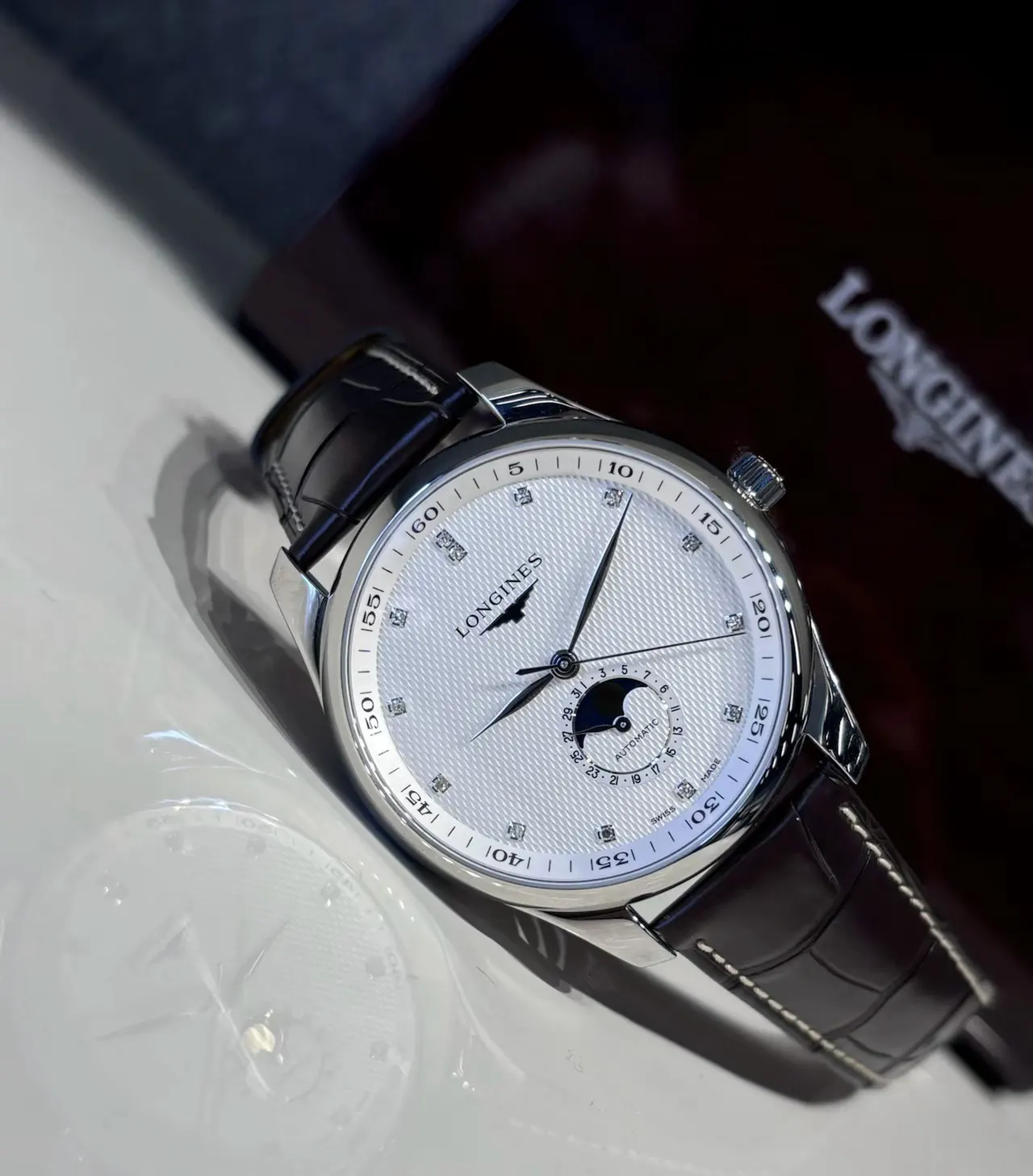 Longines 盒 我被这块浪琴名匠四针月相皮带钻 手錶 經典腕表款