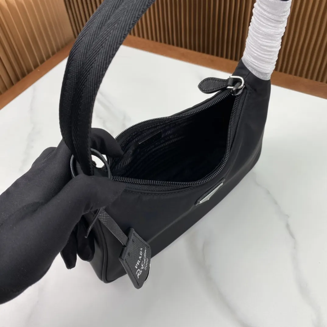 Prada Re-Nylon 1NE515 腋下包