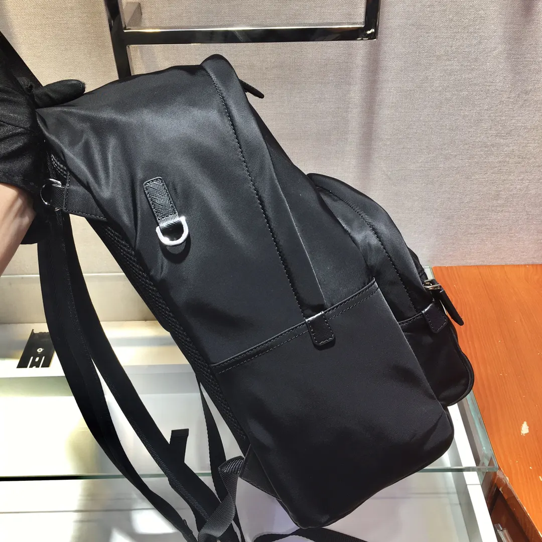 尼龙 轻便又时尚 又是一款永久不过时的暴款 赶紧入手吧 双肩包 实用双肩款