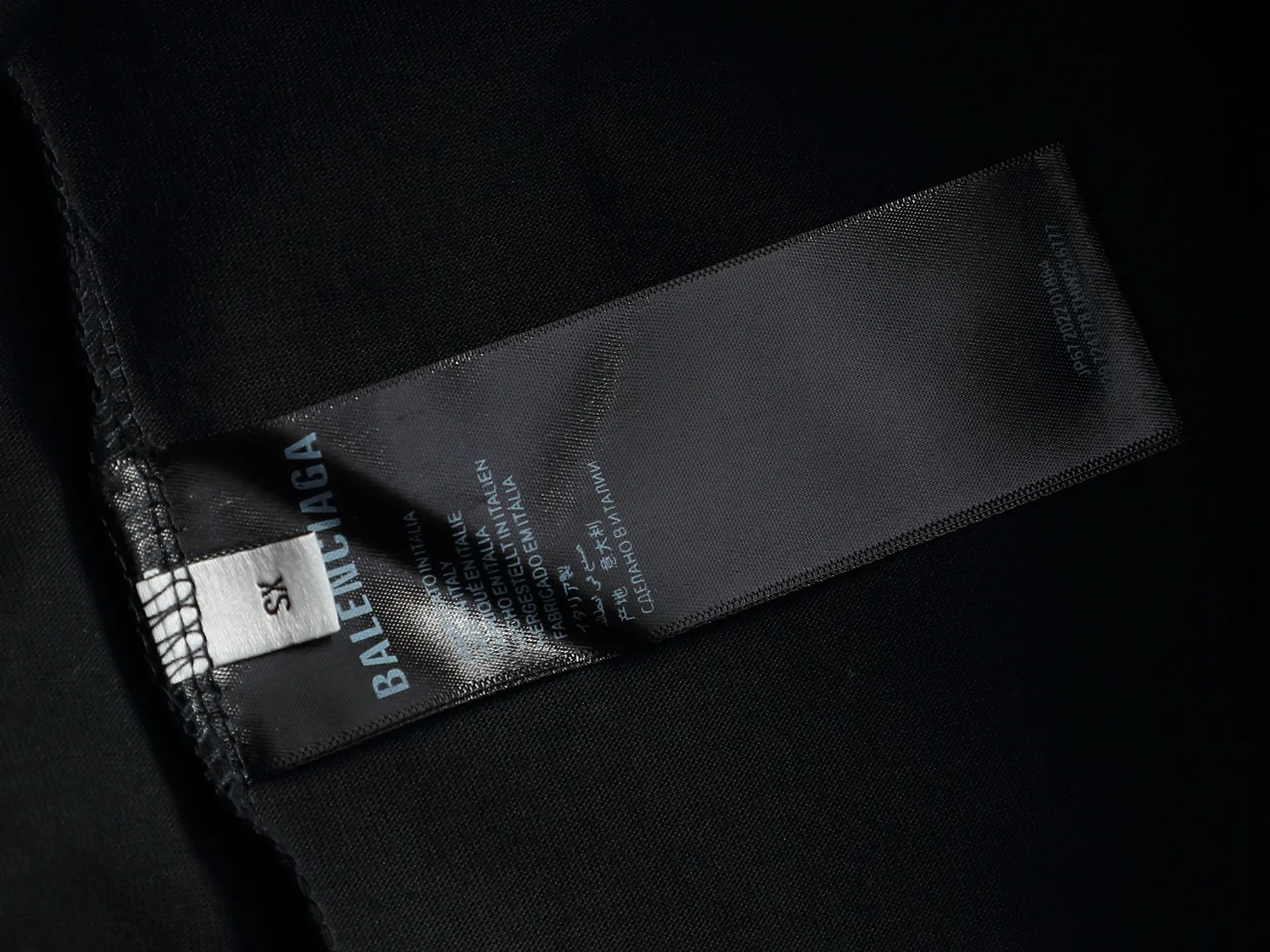Balenciaga 黑色 Logo 短袖T恤(數字8) Balenciaga 黑色 Logo 短袖T恤(數字8)