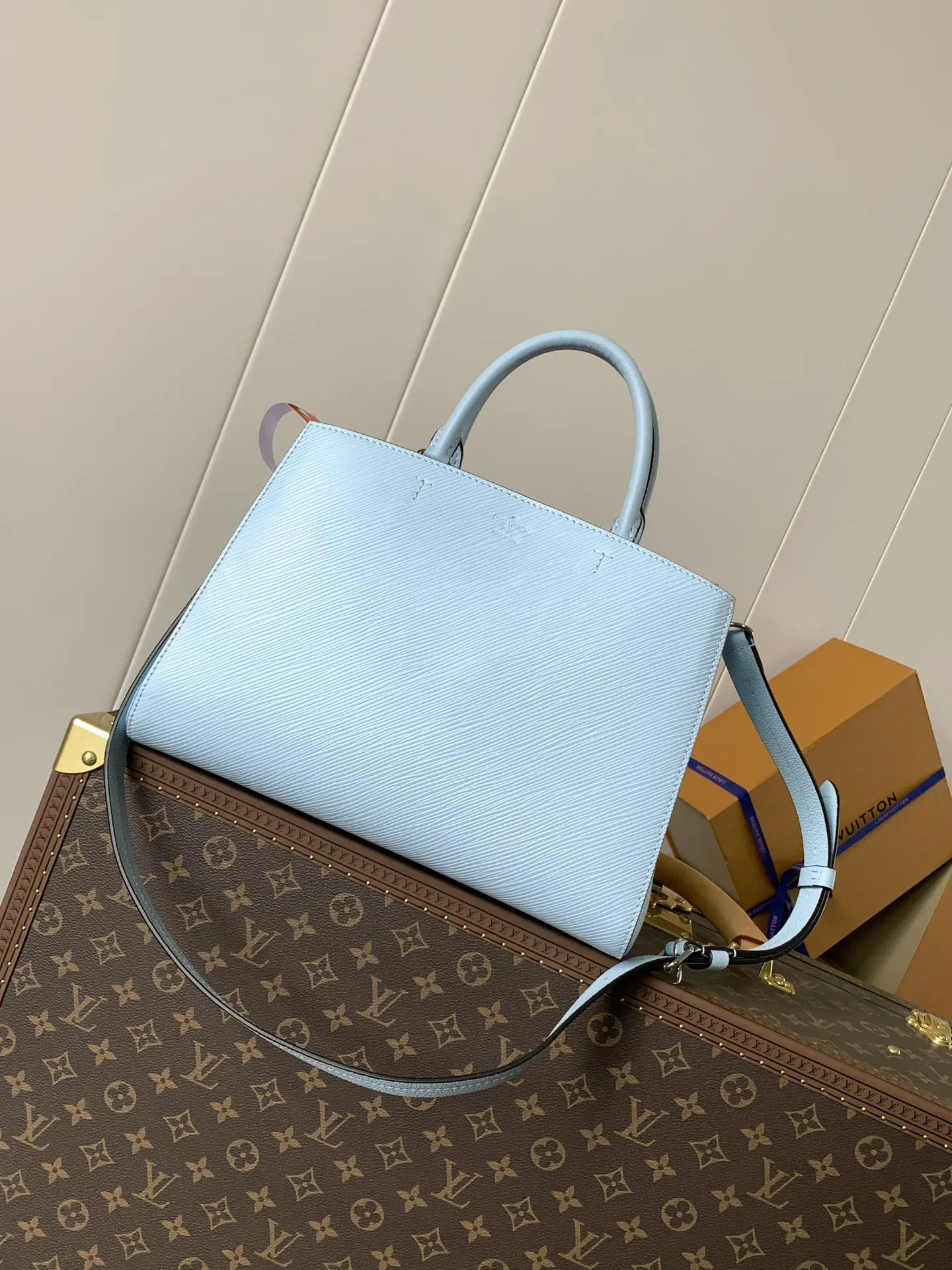LV 黑白配色 斜背包(數字2) LV 黑白配色 斜背包(數字2)