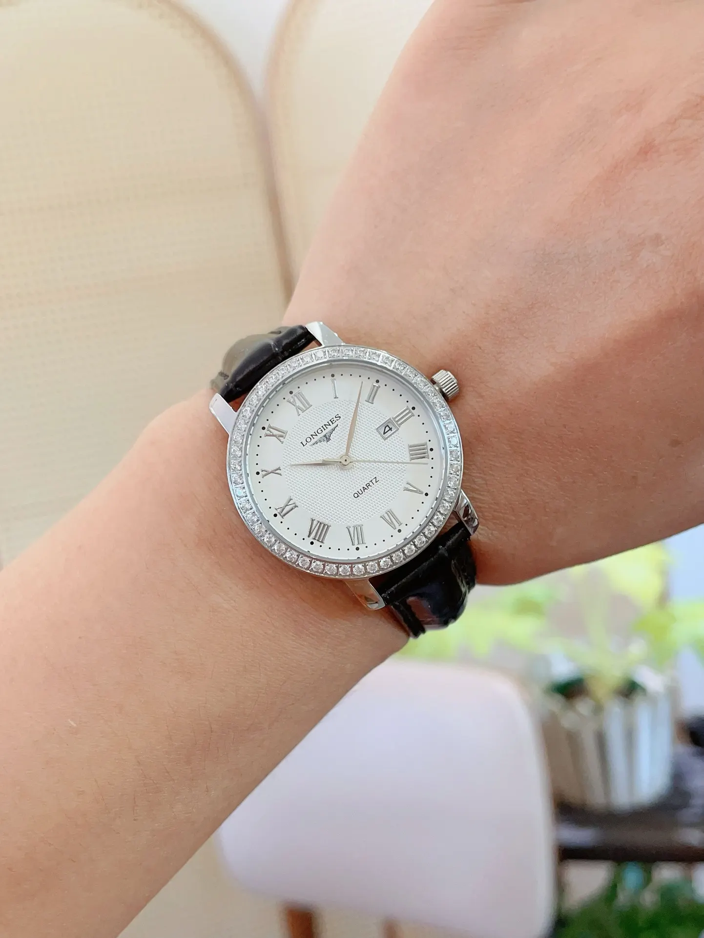 Watch Classic Leather Image 9 Watch Classic Leather Image 9
