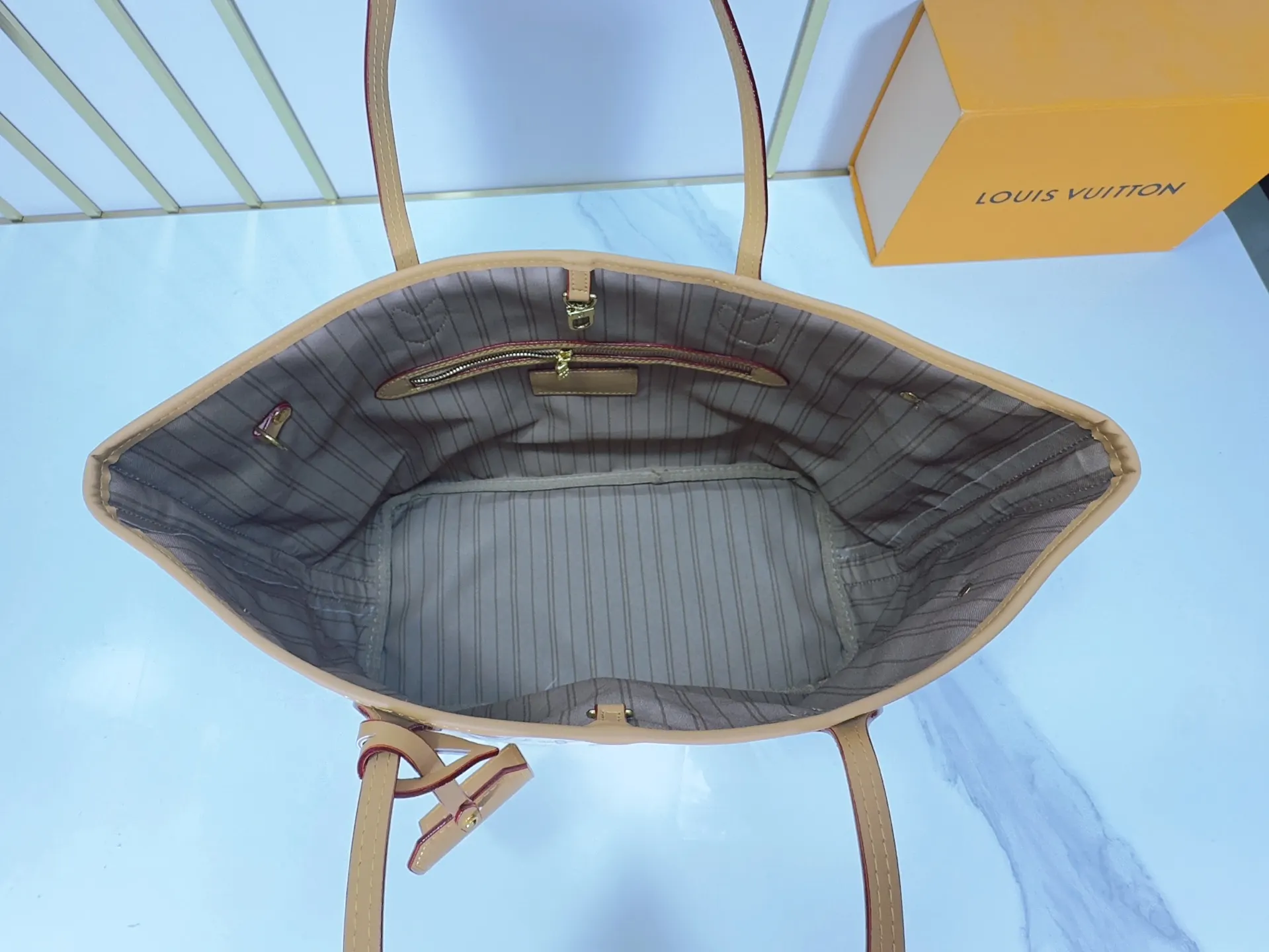 LV Neverfull 帆布 手拿包 精致手拿款
