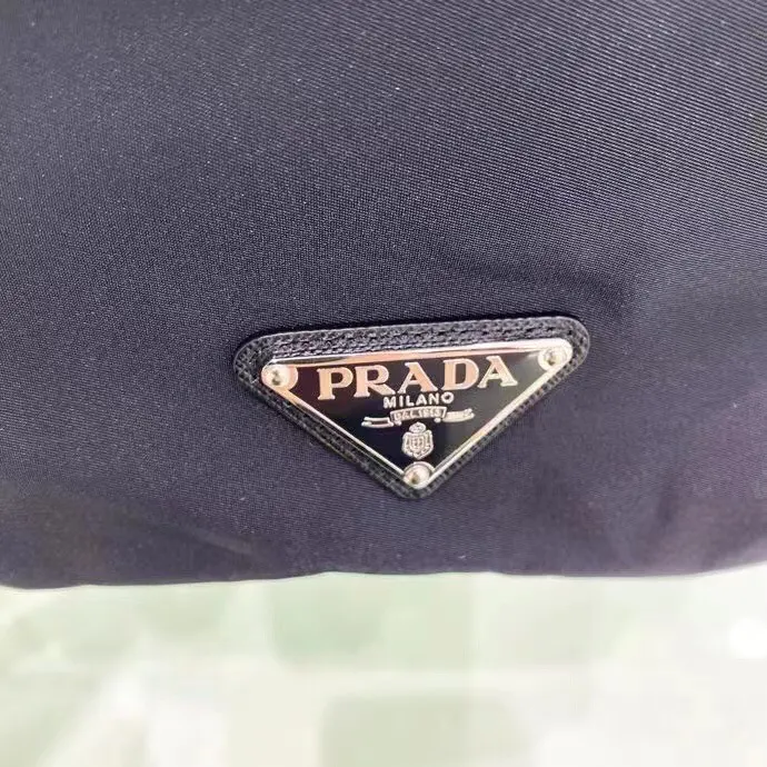 Prada 珐琅三角形微标 雙肩包 实用雙肩款