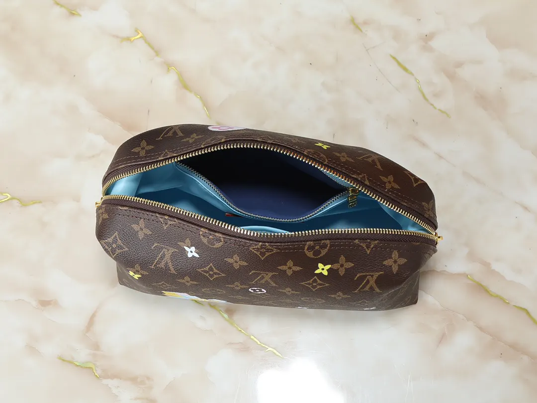 Louis Vuitton Cosmetic Pouch Leather Image 9 Louis Vuitton Cosmetic Pouch Leather Image 9