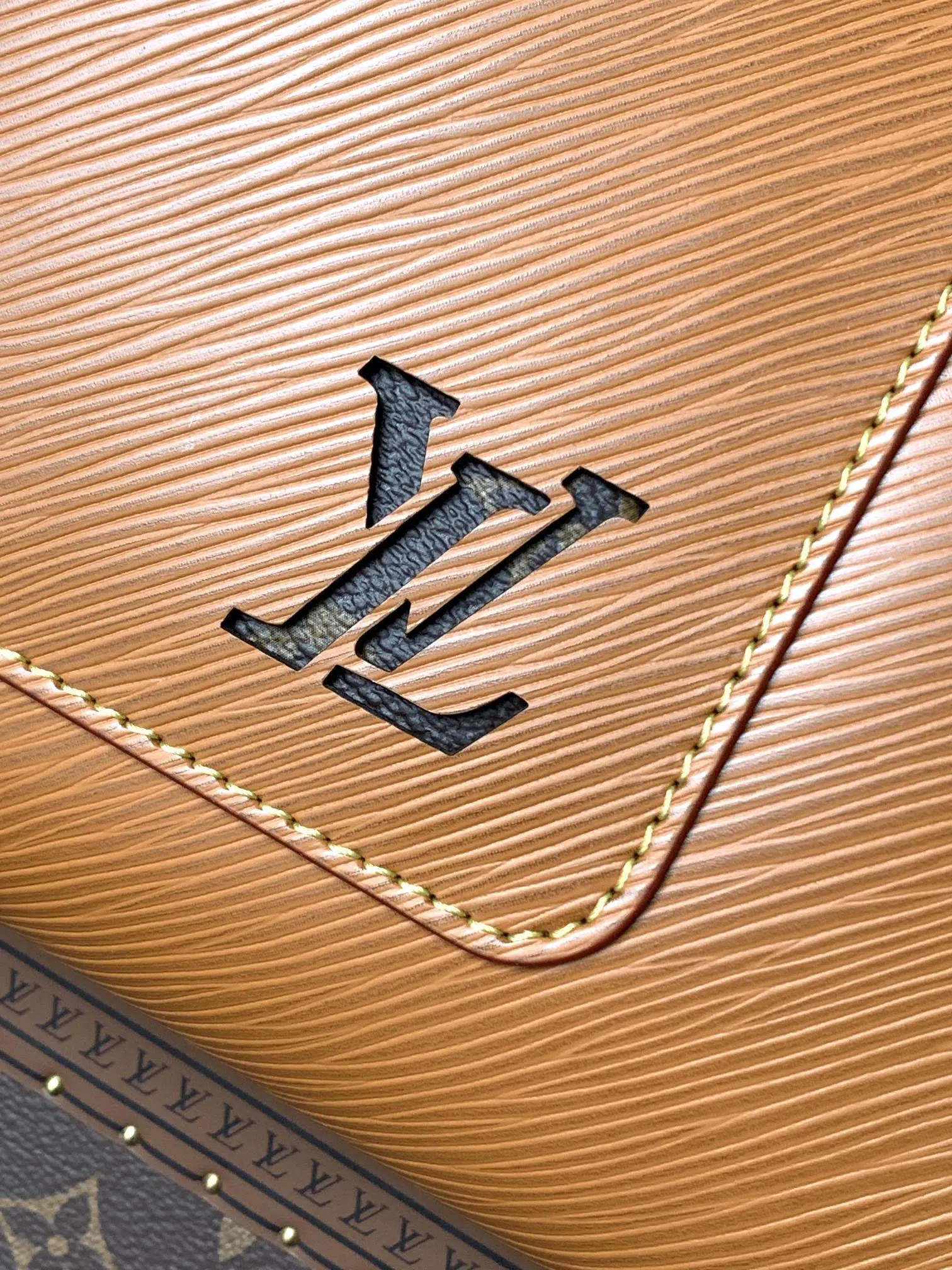 LV 黑白配色 斜背包(數字7) LV 黑白配色 斜背包(數字7)