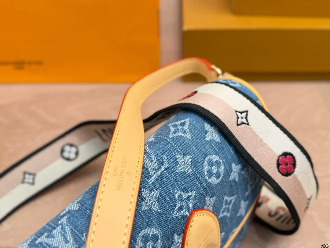 LV Diane 牛仔 牛仔系列 早春L家 腋下包 復古腋下背款