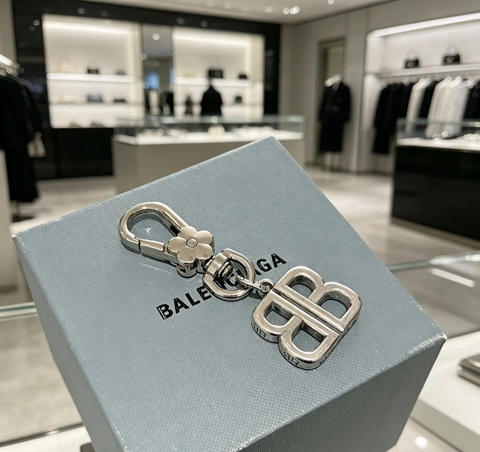 Balenciaga 包包挂件 精致搭配 吊坠